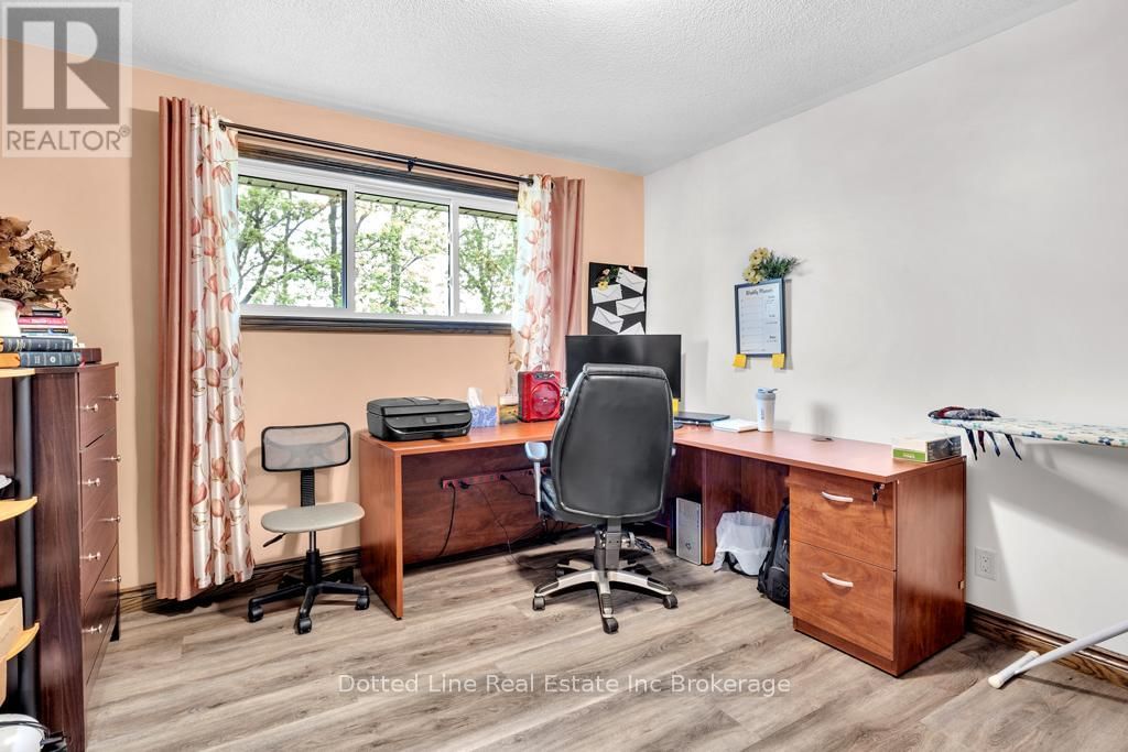 49937 LOUISA CRESCENT Image 12