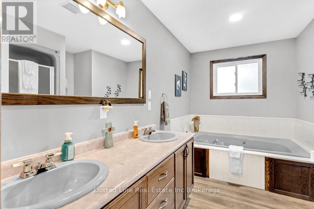 49937 LOUISA CRESCENT Image 13