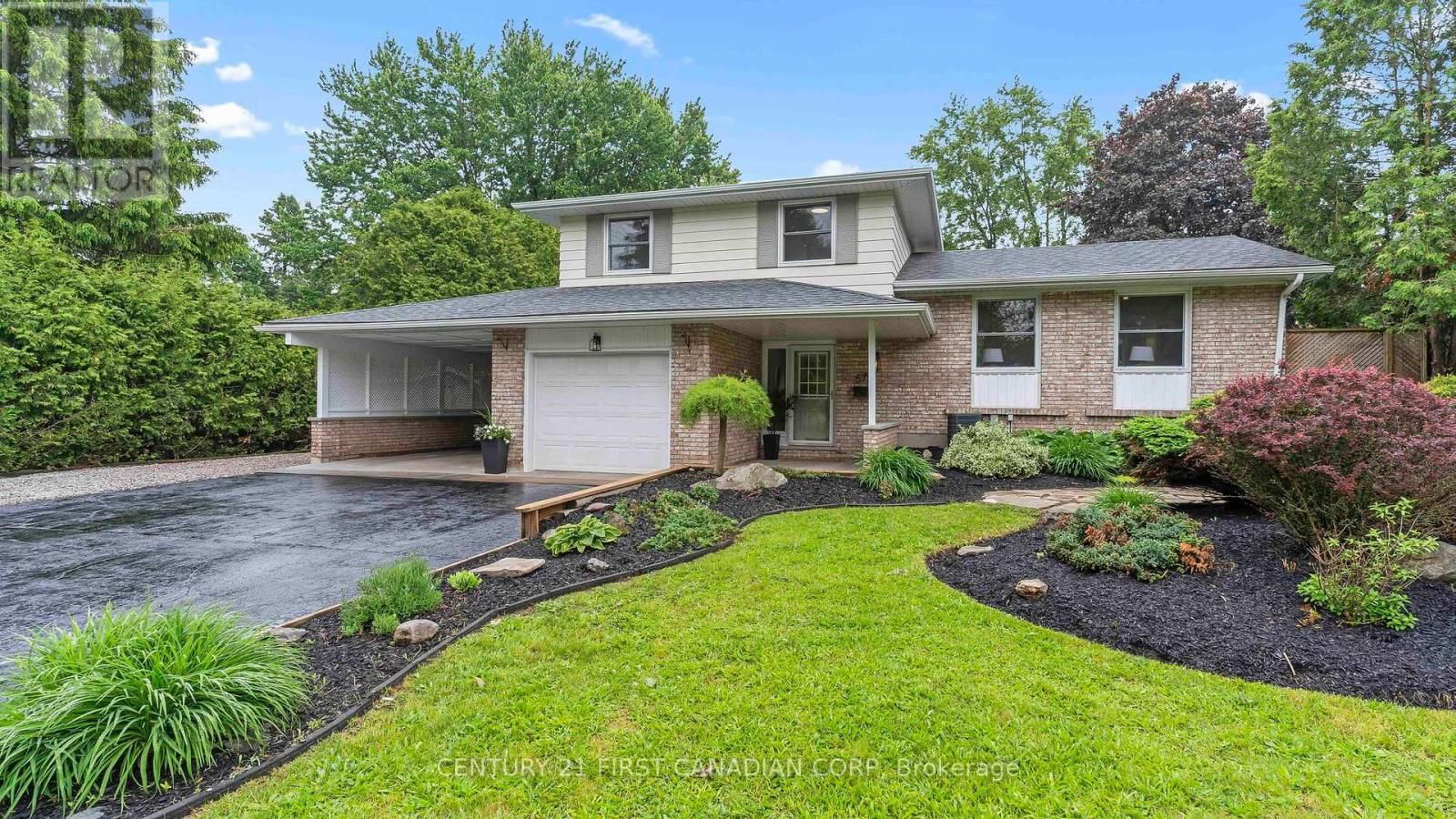 573 CHURCHILL CRESCENT Image 1