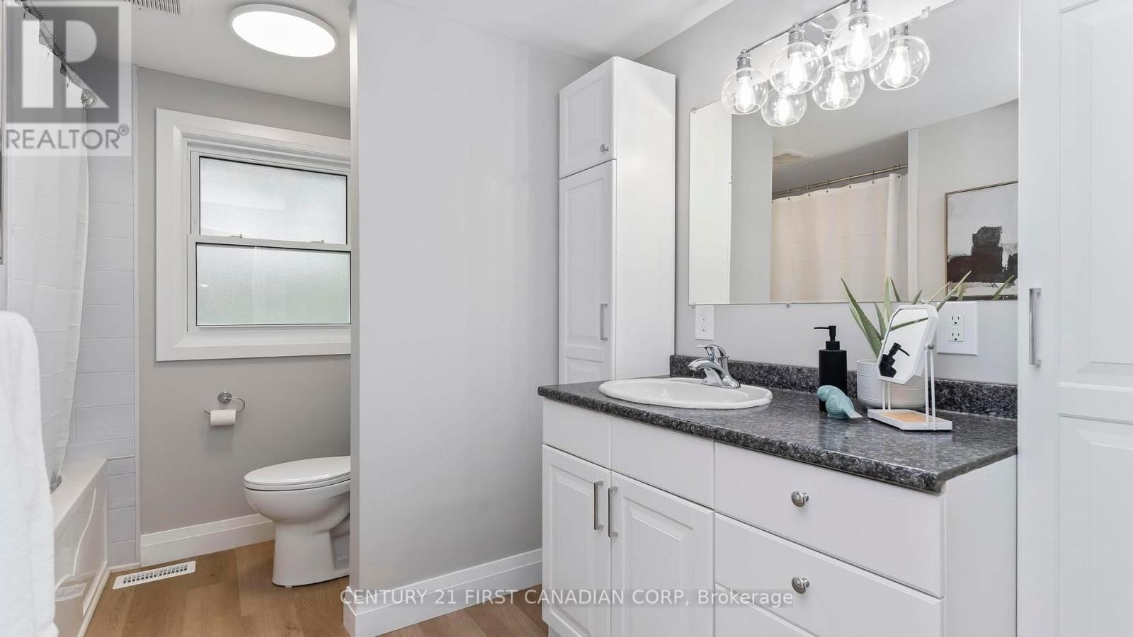 573 CHURCHILL CRESCENT Image 19