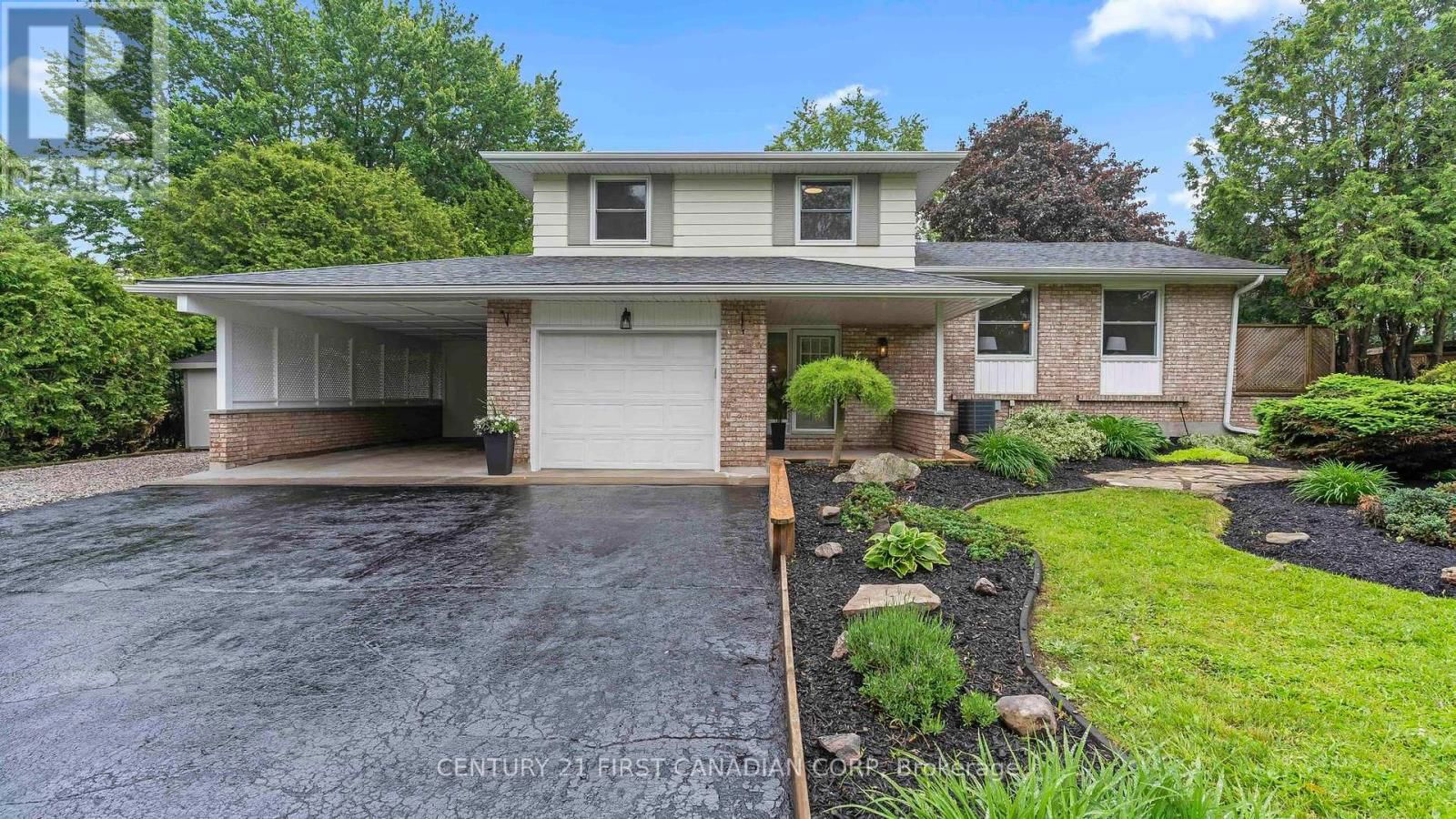 573 CHURCHILL CRESCENT Image 2