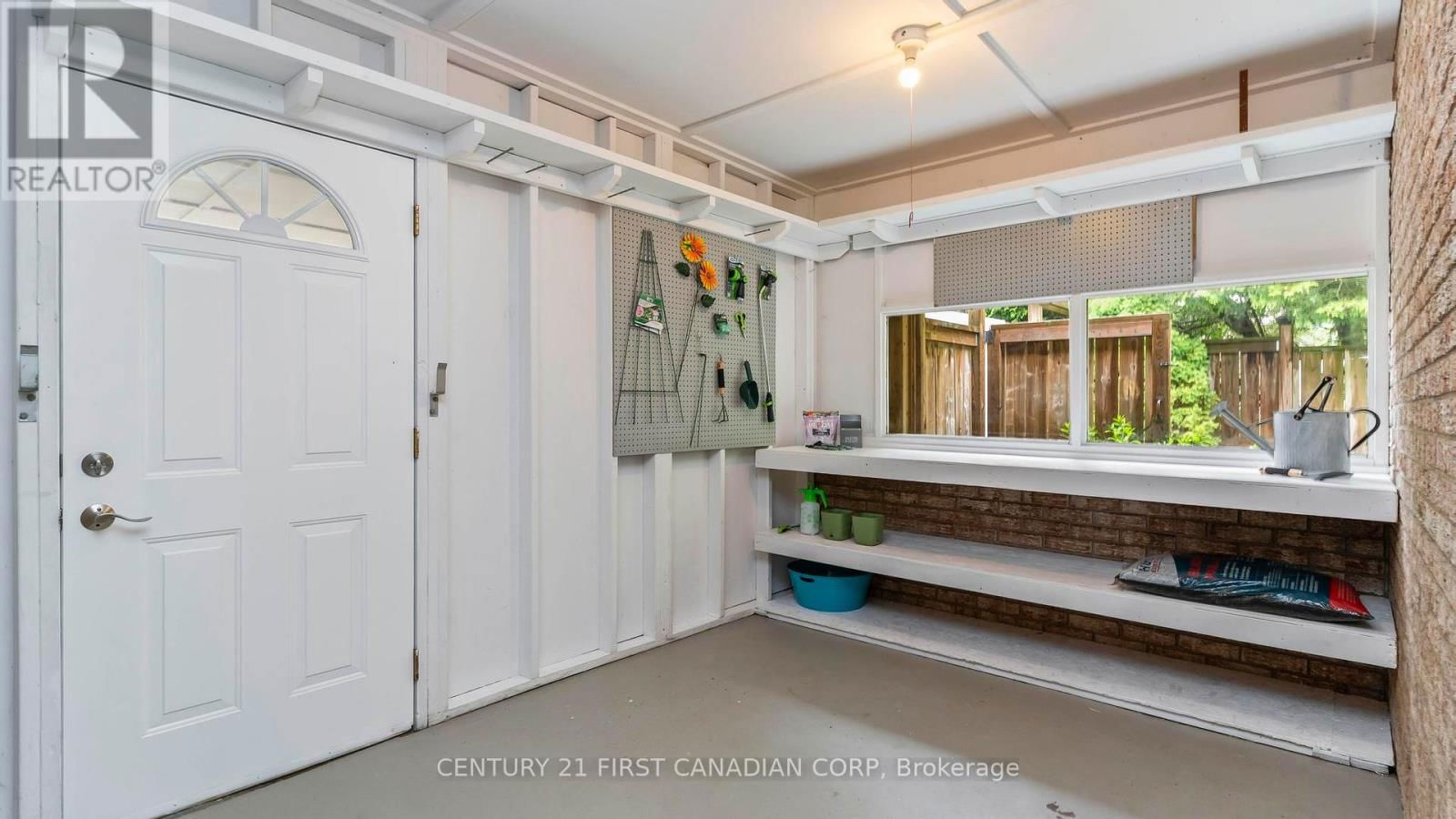 573 CHURCHILL CRESCENT Image 24