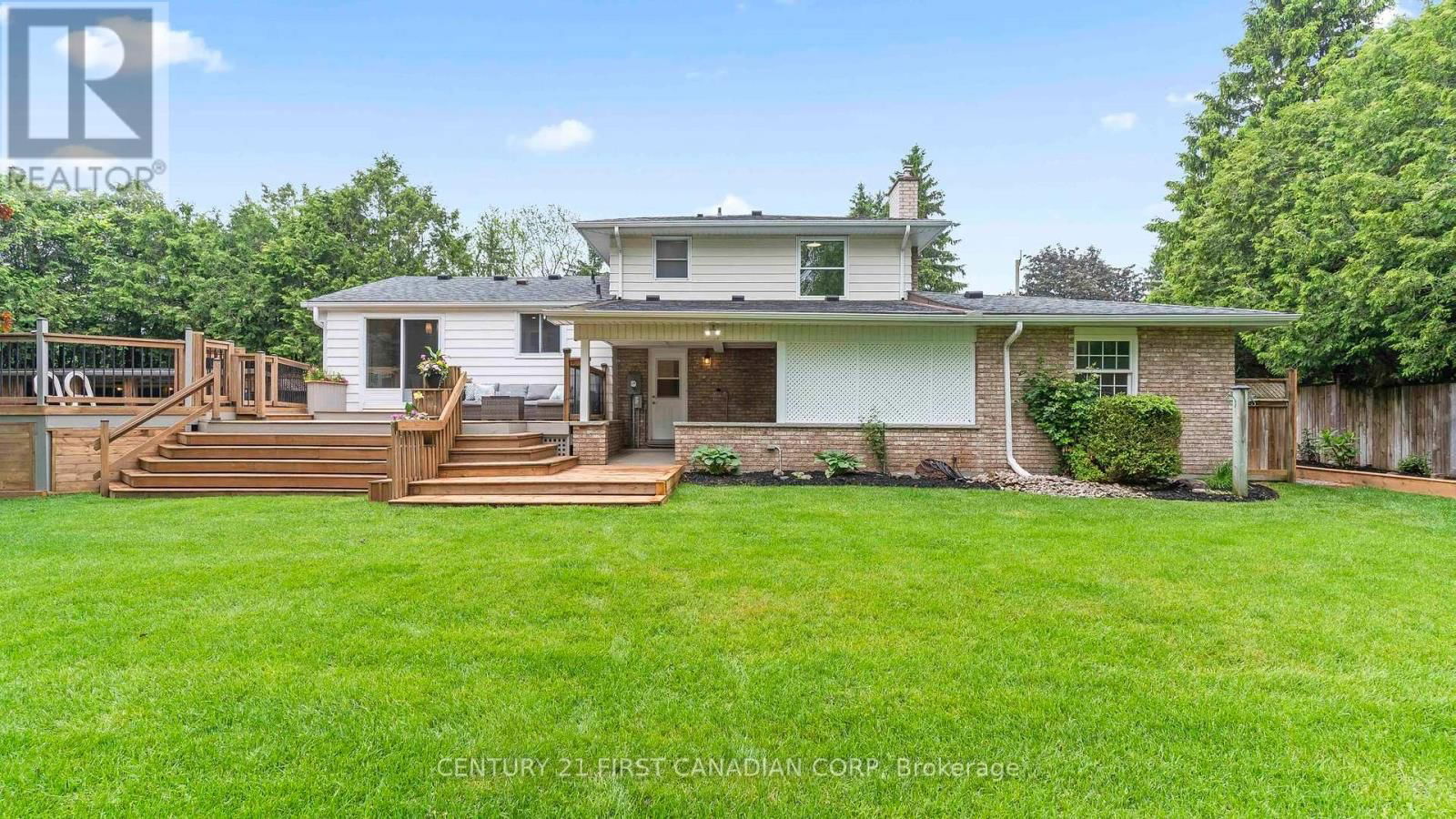 573 CHURCHILL CRESCENT Image 28