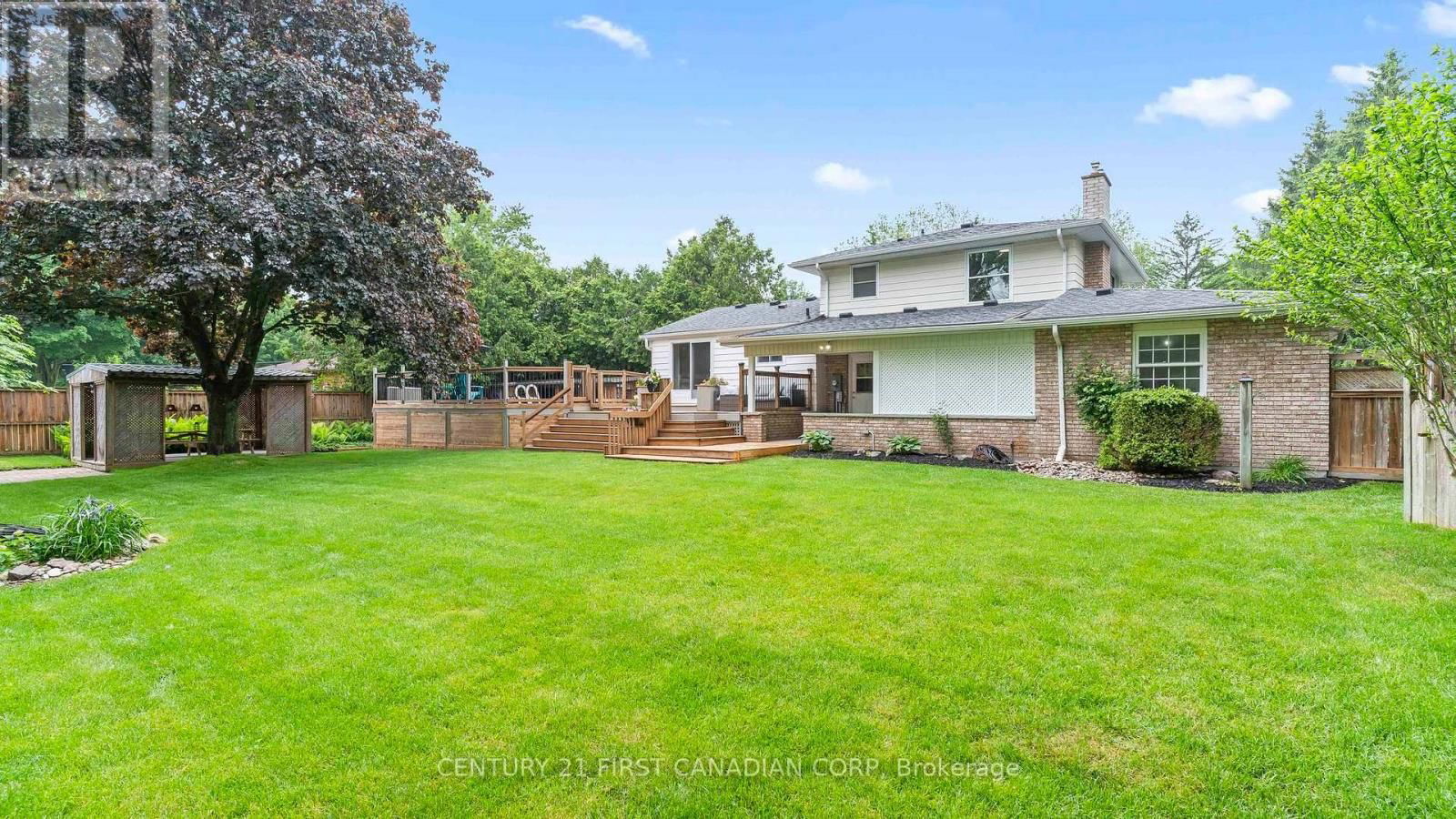 573 CHURCHILL CRESCENT Image 29
