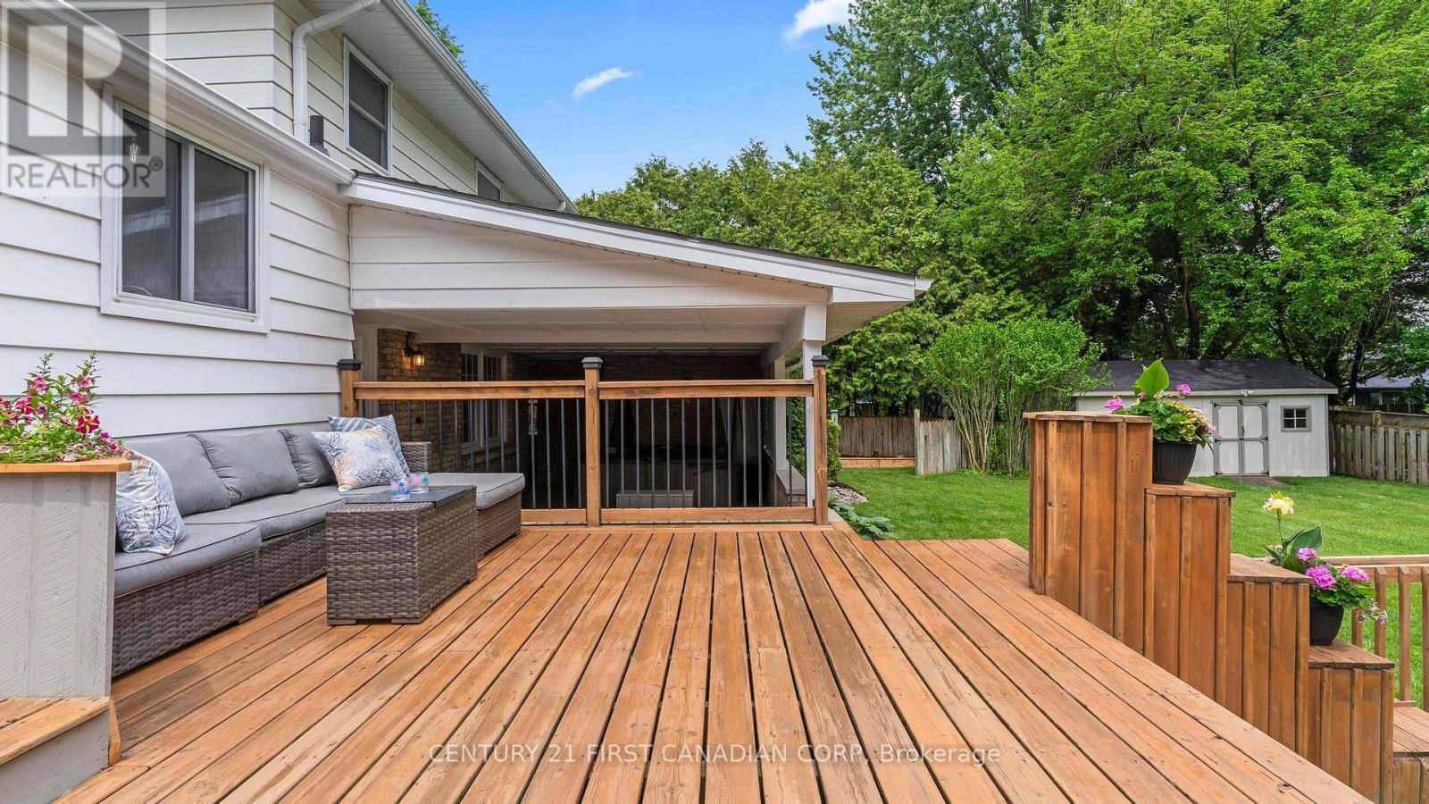573 CHURCHILL CRESCENT Image 31