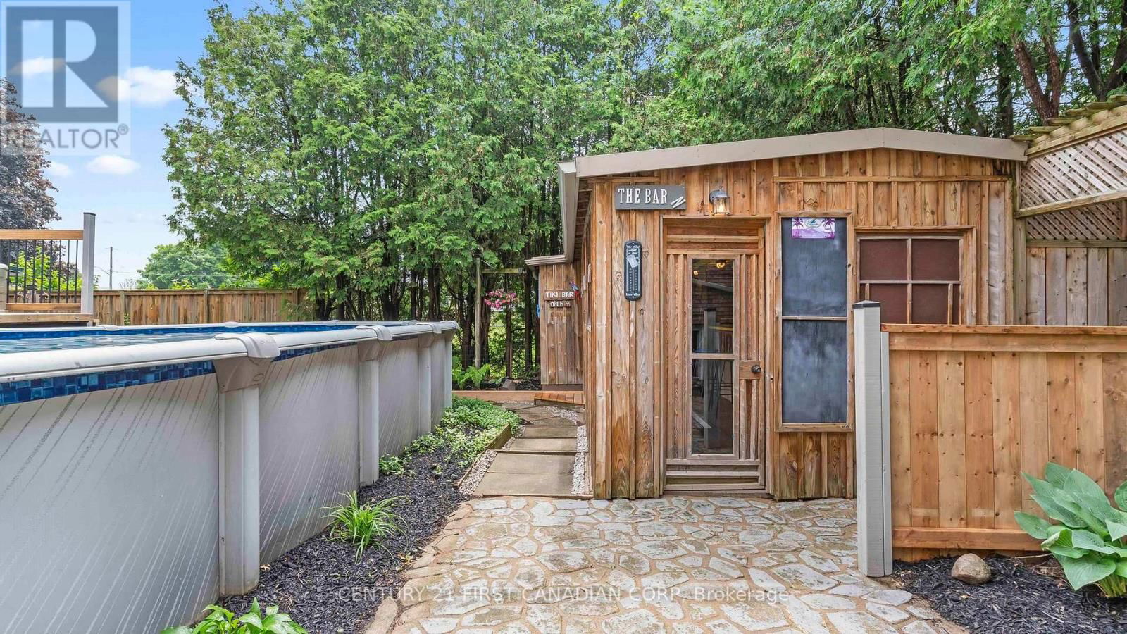 573 CHURCHILL CRESCENT Image 34