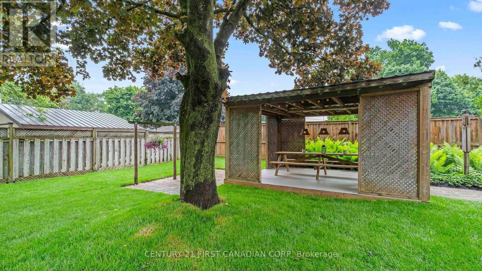 573 CHURCHILL CRESCENT Image 43
