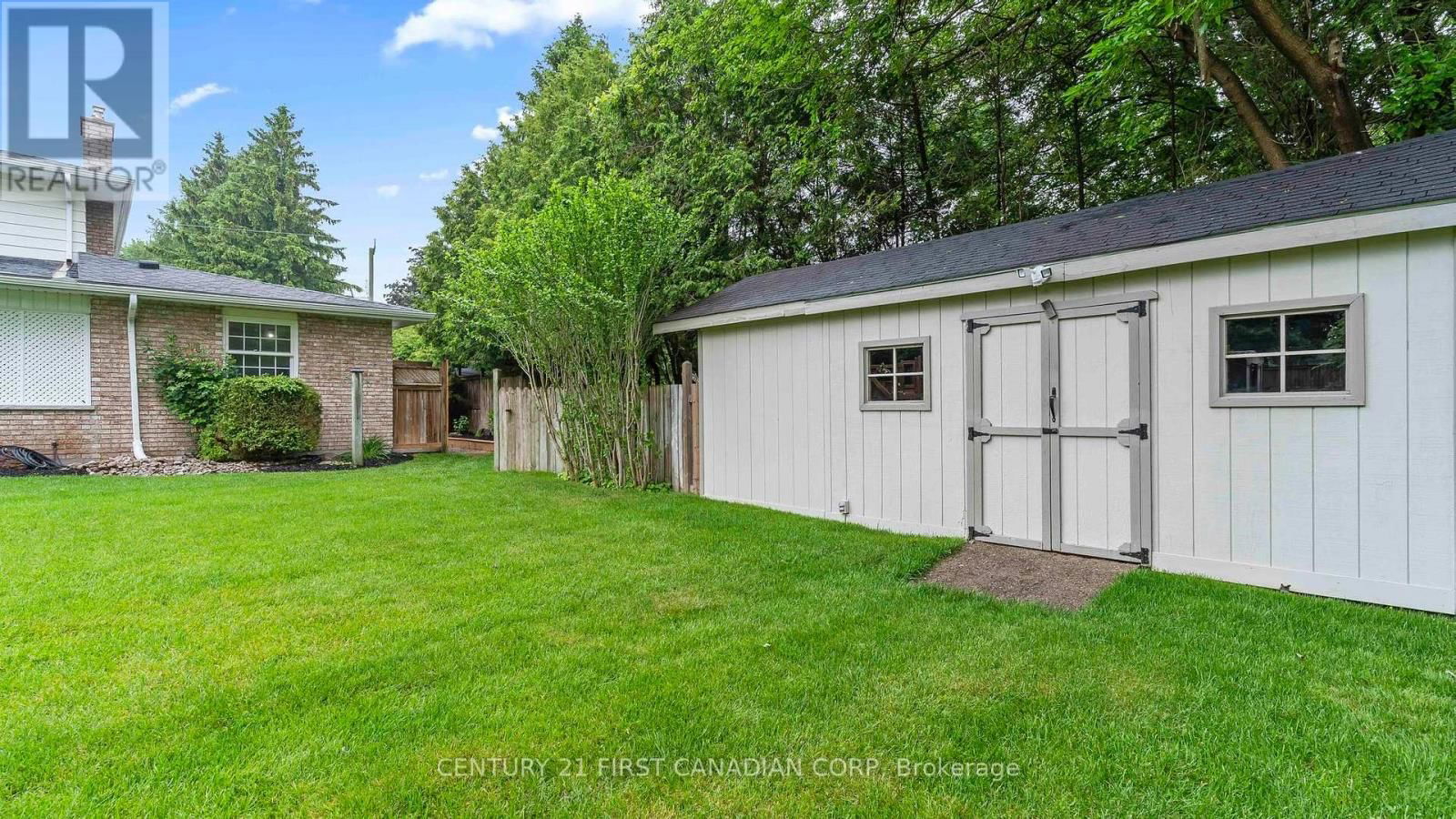 573 CHURCHILL CRESCENT Image 46