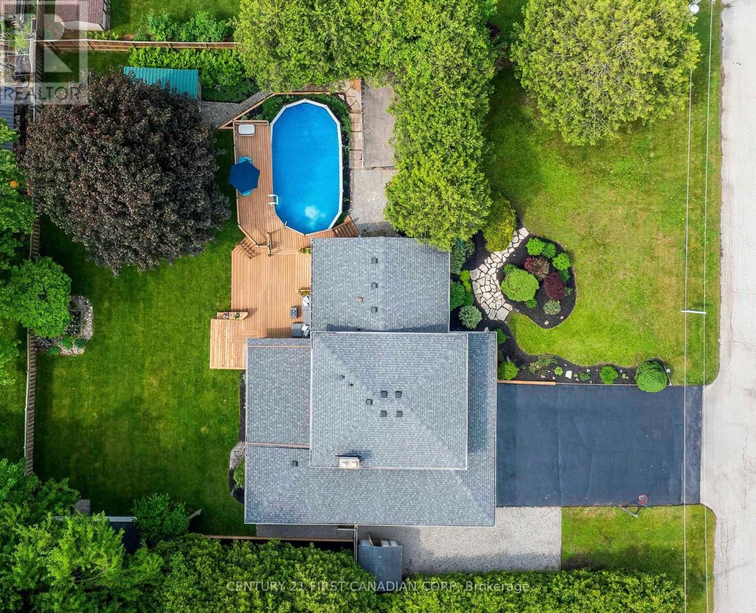 573 CHURCHILL CRESCENT Image 48