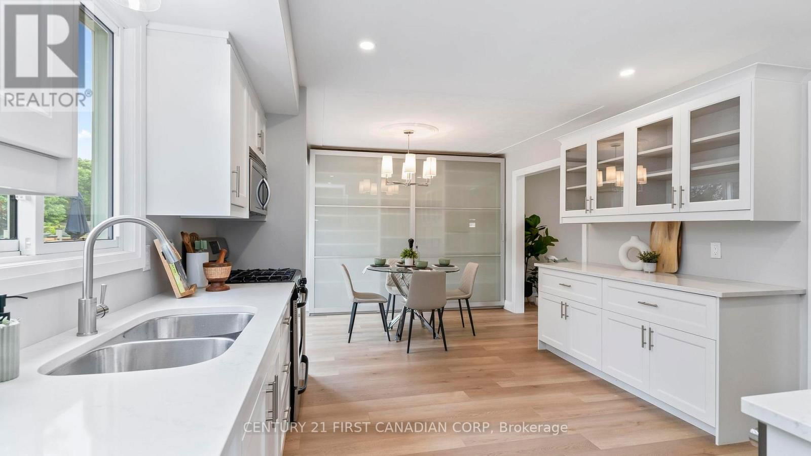 573 CHURCHILL CRESCENT Image 9