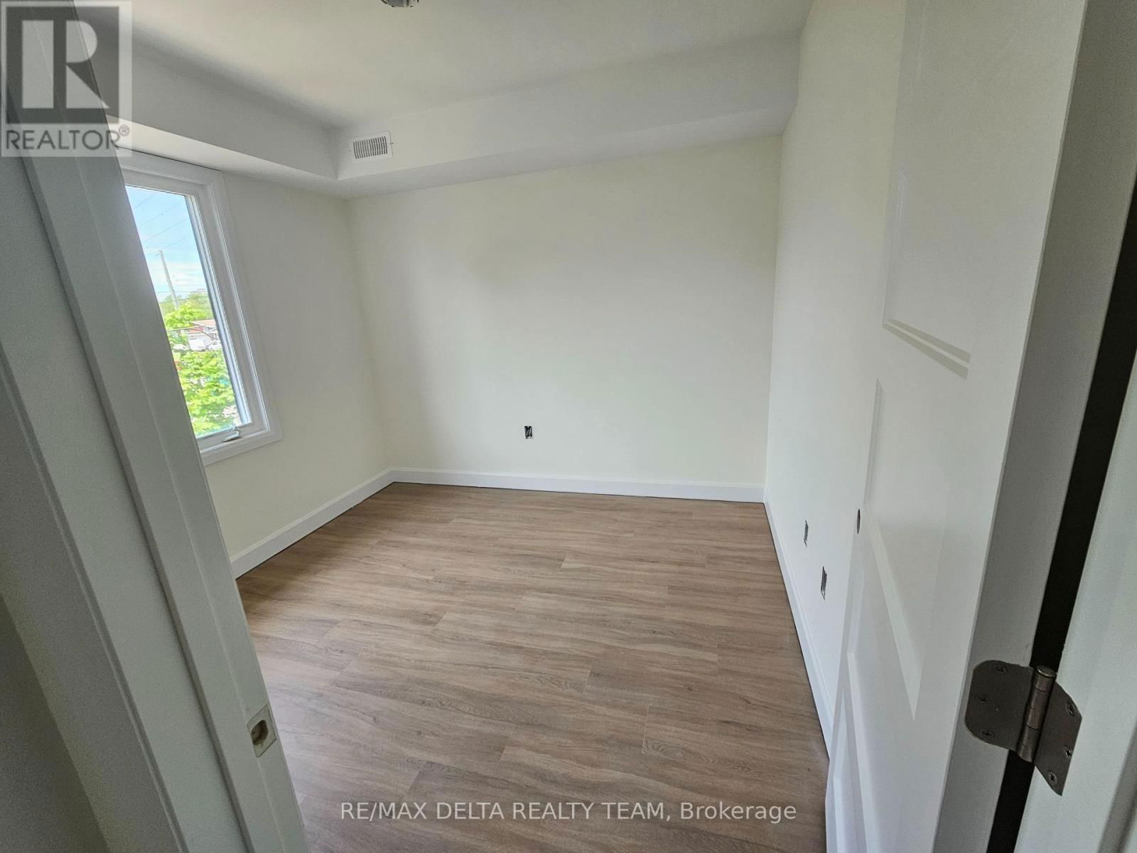 B - 77 GRANTON AVENUE Image 4