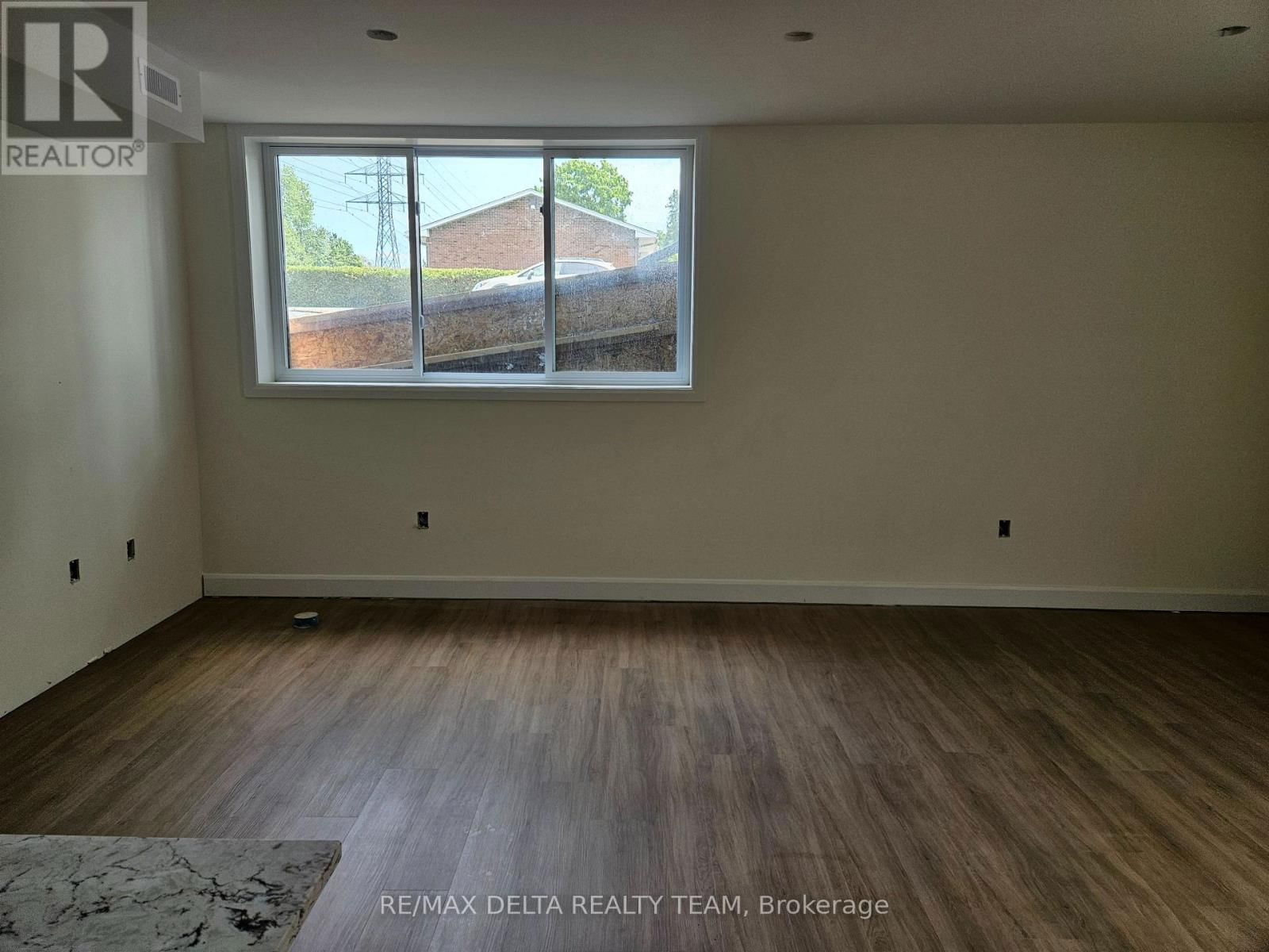 B - 77 GRANTON AVENUE Image 7