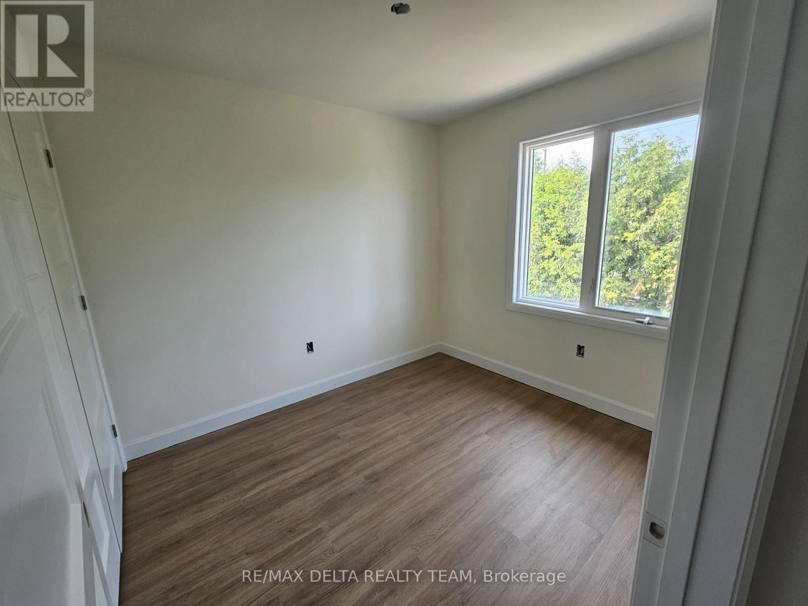 C - 77 GRANTON AVENUE Image 9