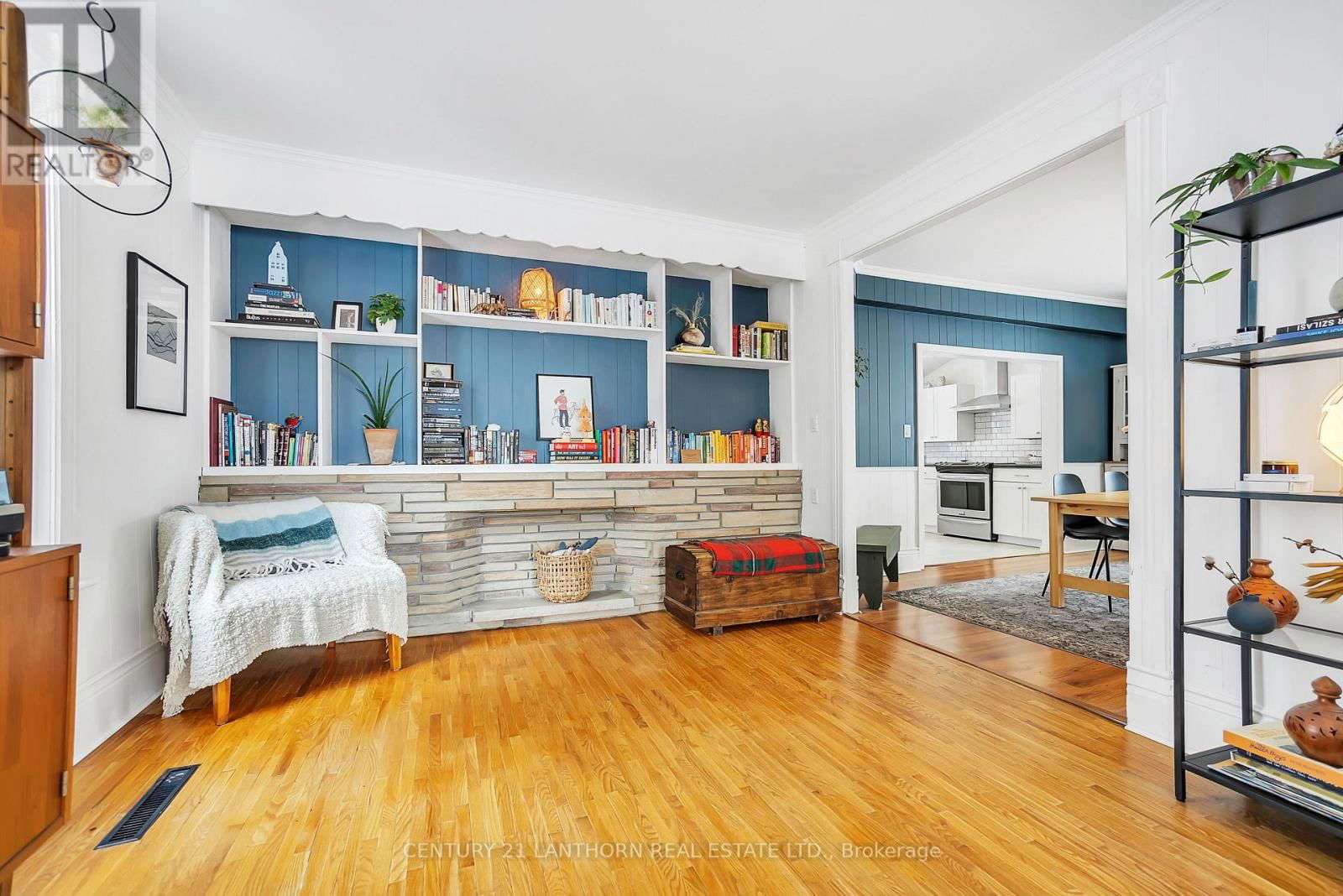 18 ELM STREET Image 18