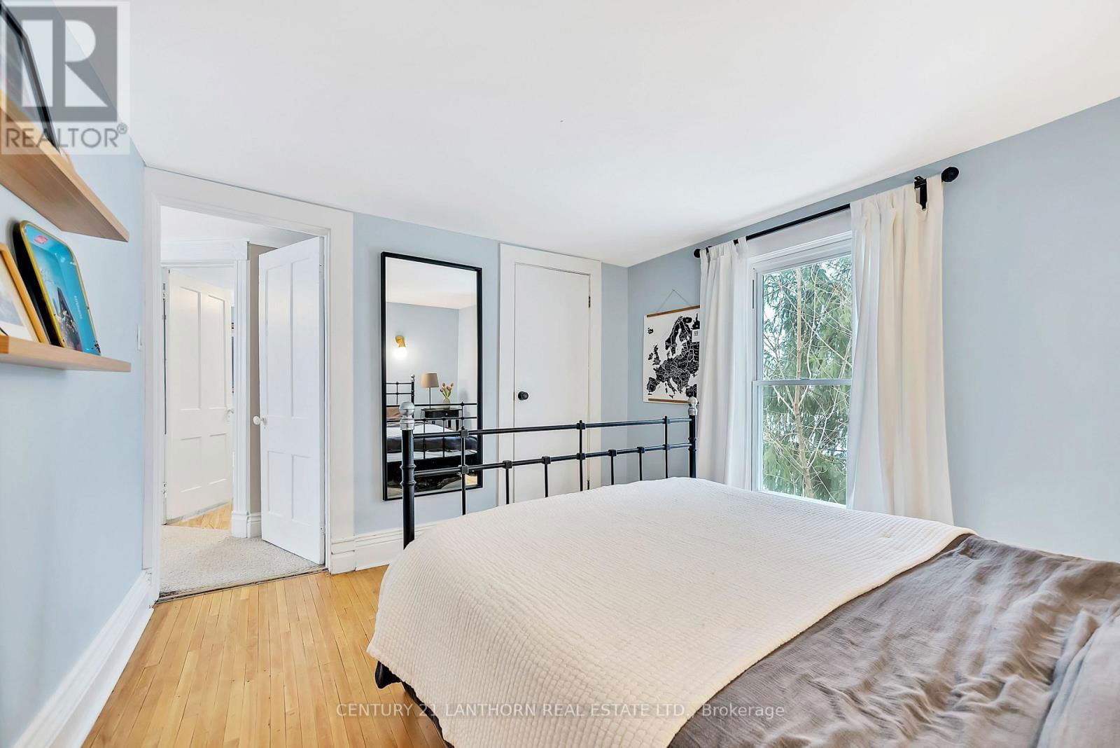 18 ELM STREET Image 31