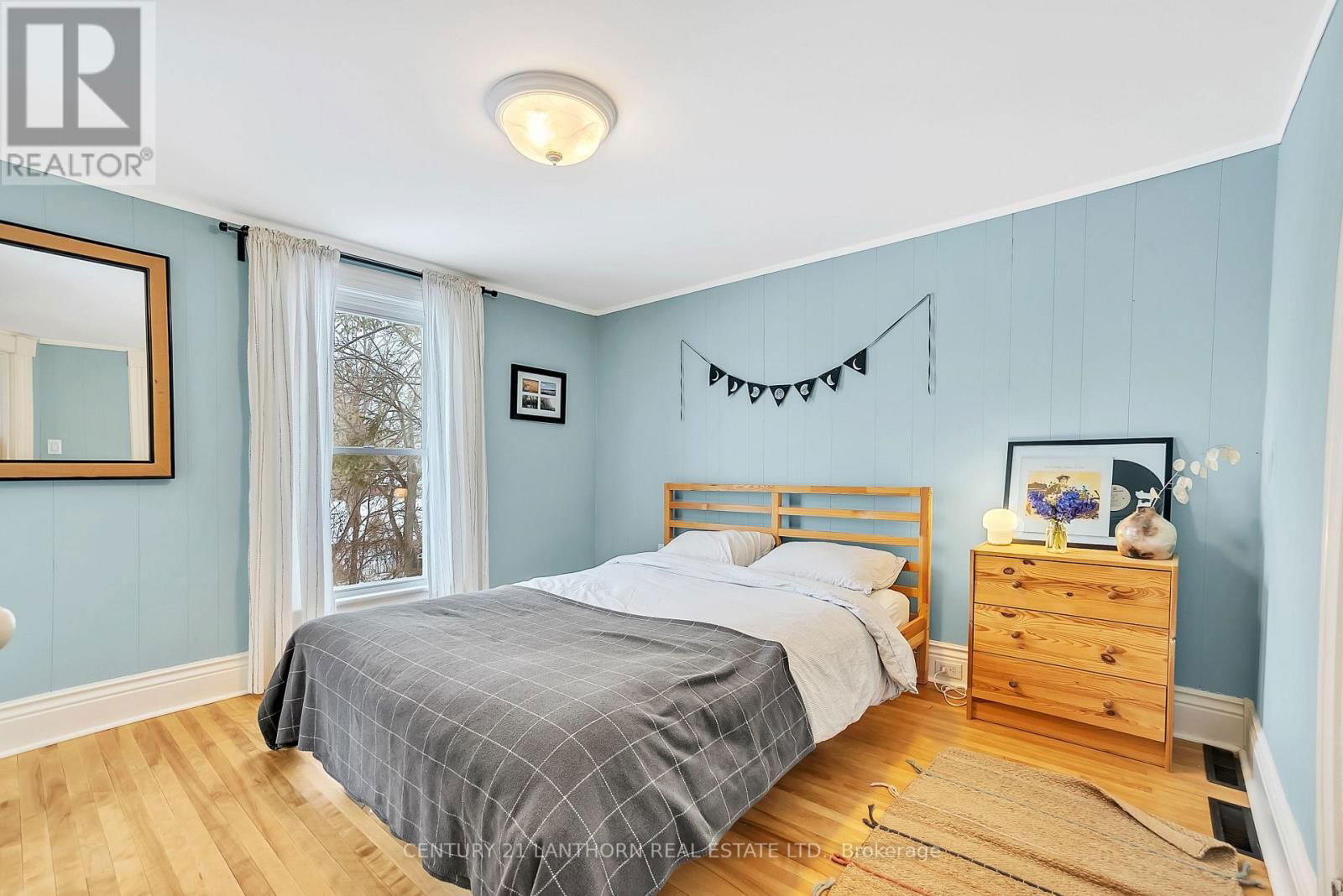 18 ELM STREET Image 32