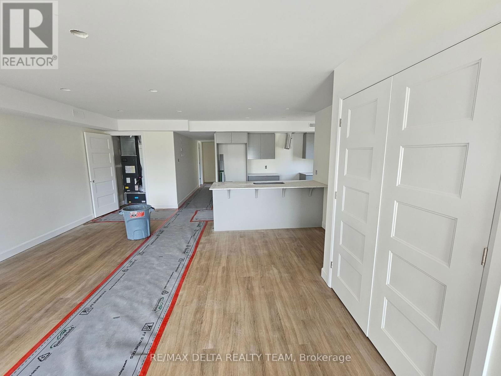D - 77 GRANTON AVENUE Image 4