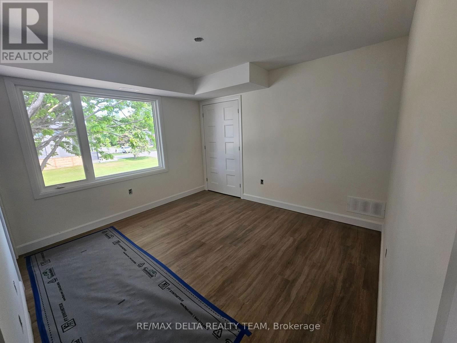 D - 77 GRANTON AVENUE Image 7