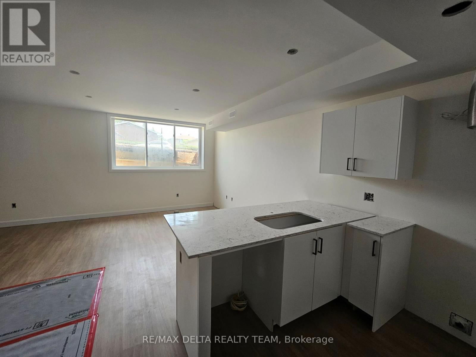 E - 77 GRANTON AVENUE Image 4