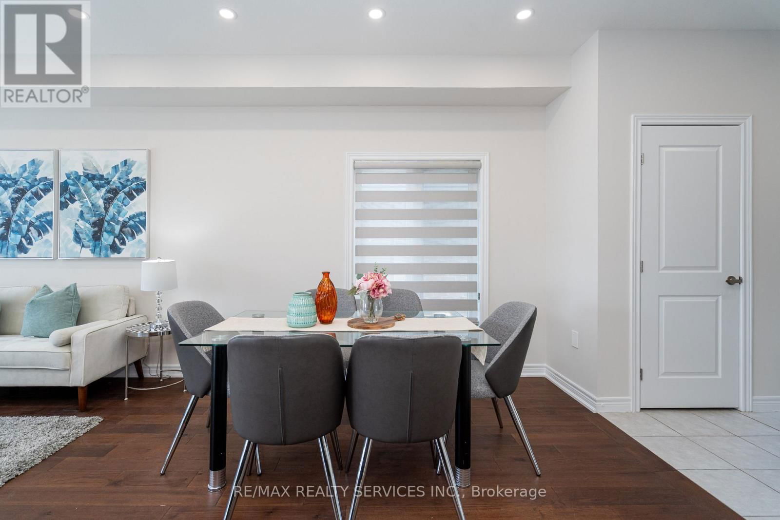 7 BAKER LANE Image 14