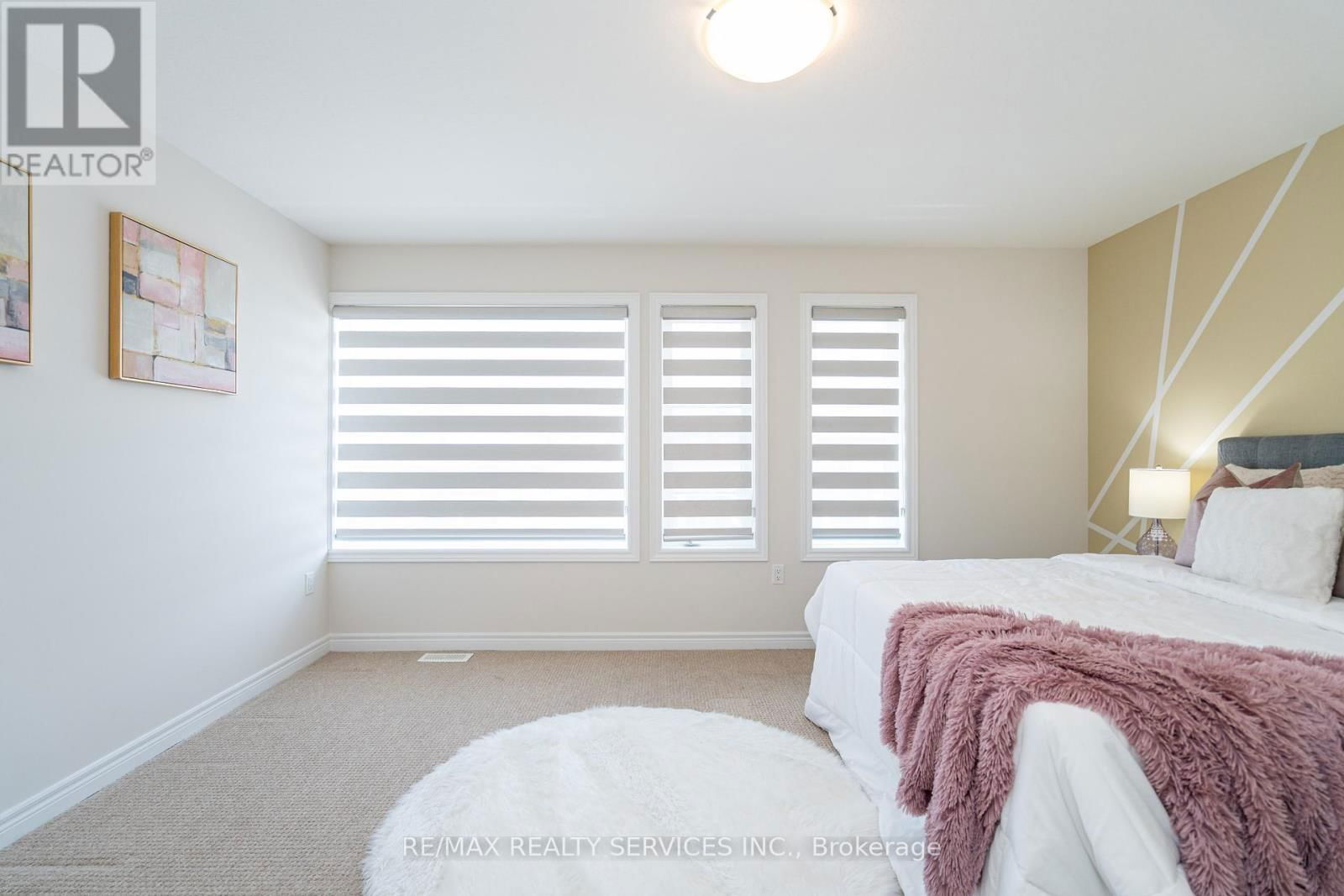 7 BAKER LANE Image 32