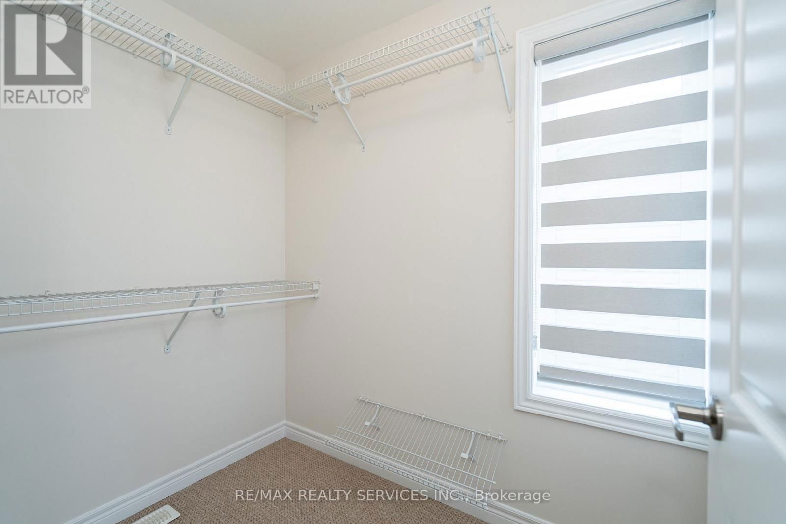 7 BAKER LANE Image 34