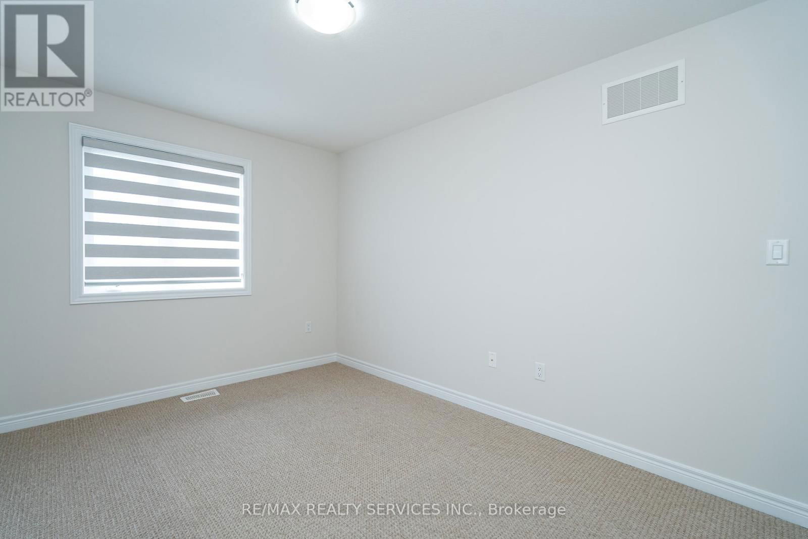 7 BAKER LANE Image 37