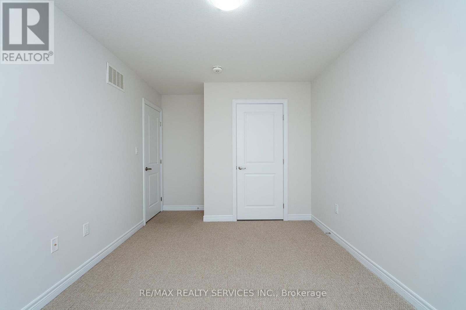 7 BAKER LANE Image 38