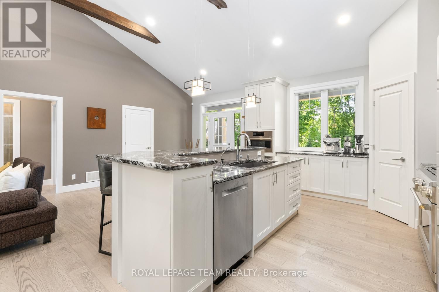 106 TYNDALE COURT Image 12