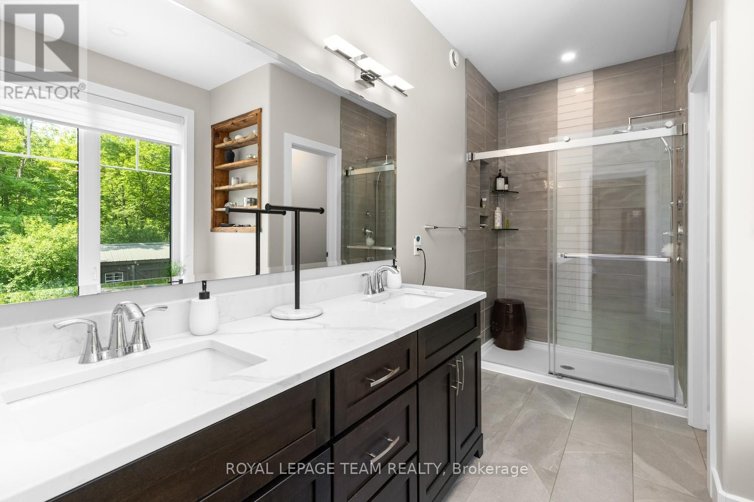 106 TYNDALE COURT Image 24