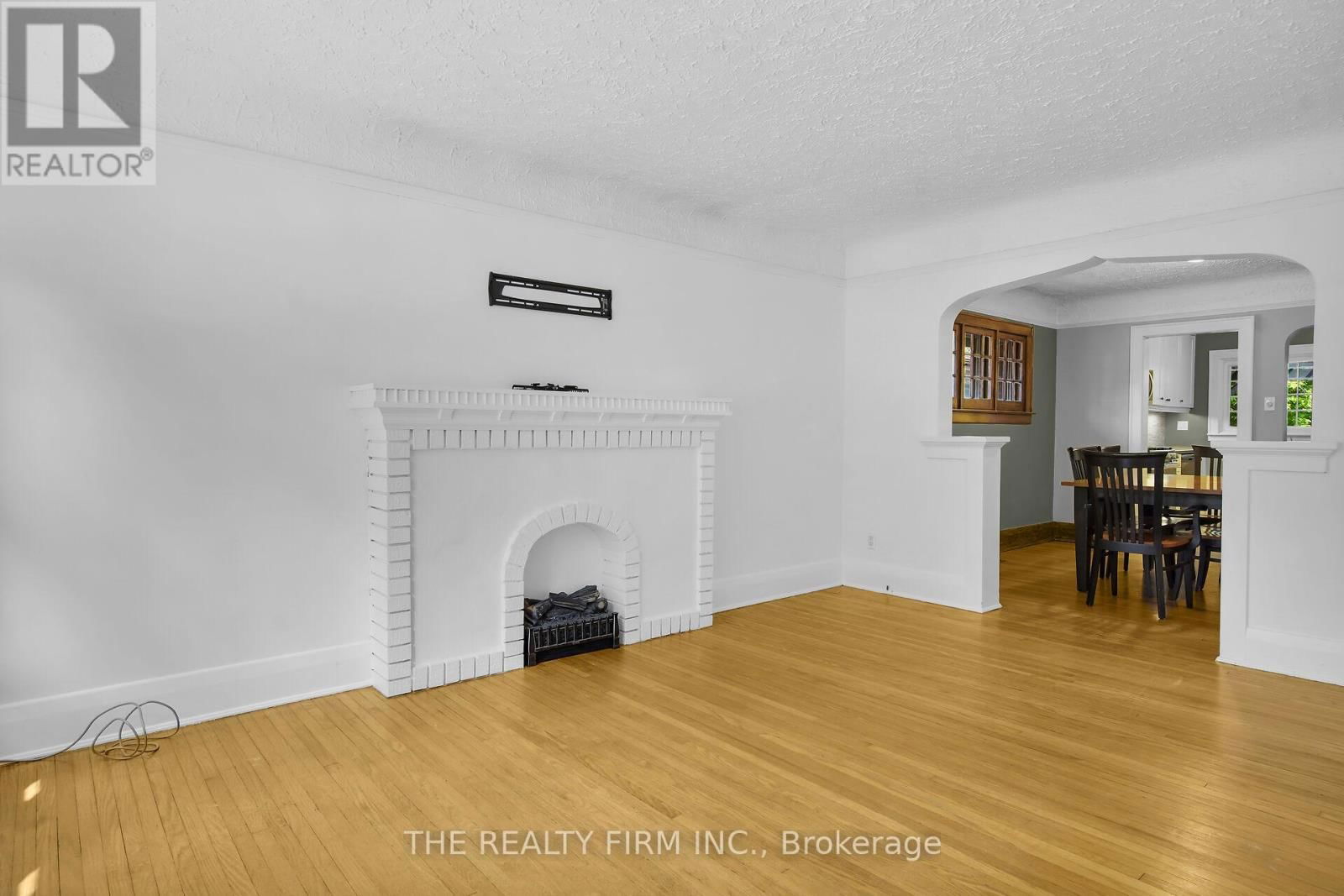 242 EMERY STREET EAST Image 8