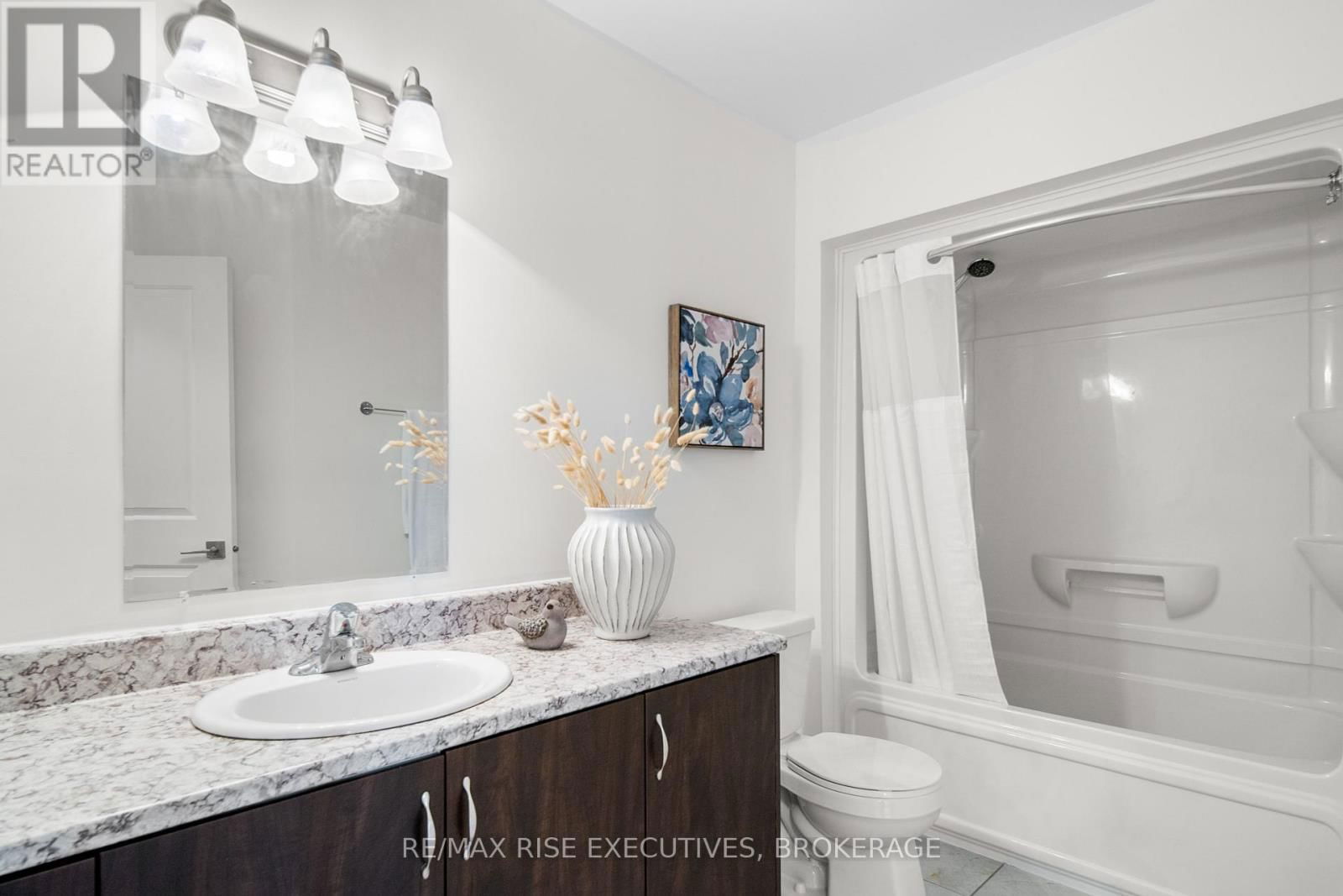 111 BRENNAN CRESCENT Image 35