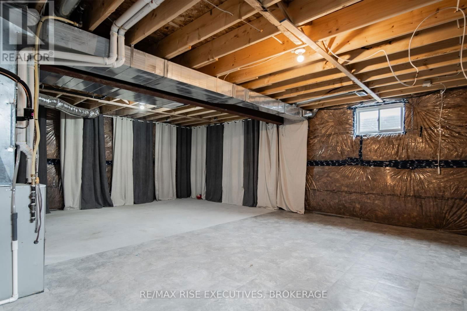 111 BRENNAN CRESCENT Image 36