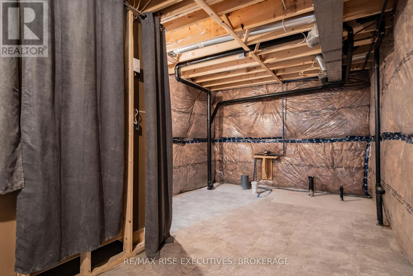 111 BRENNAN CRESCENT Image 38