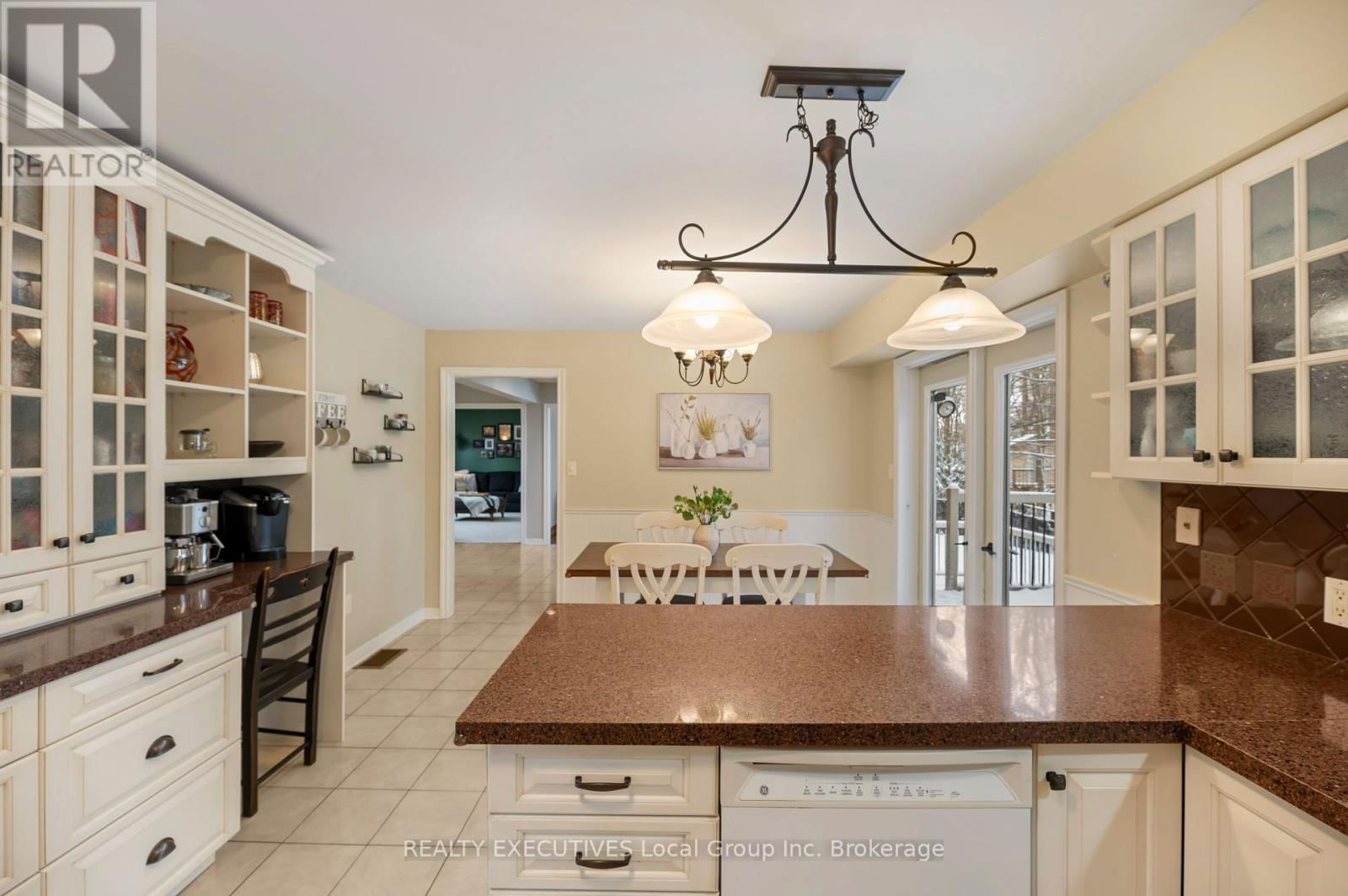 31 ROBINHOOD COURT Image 16