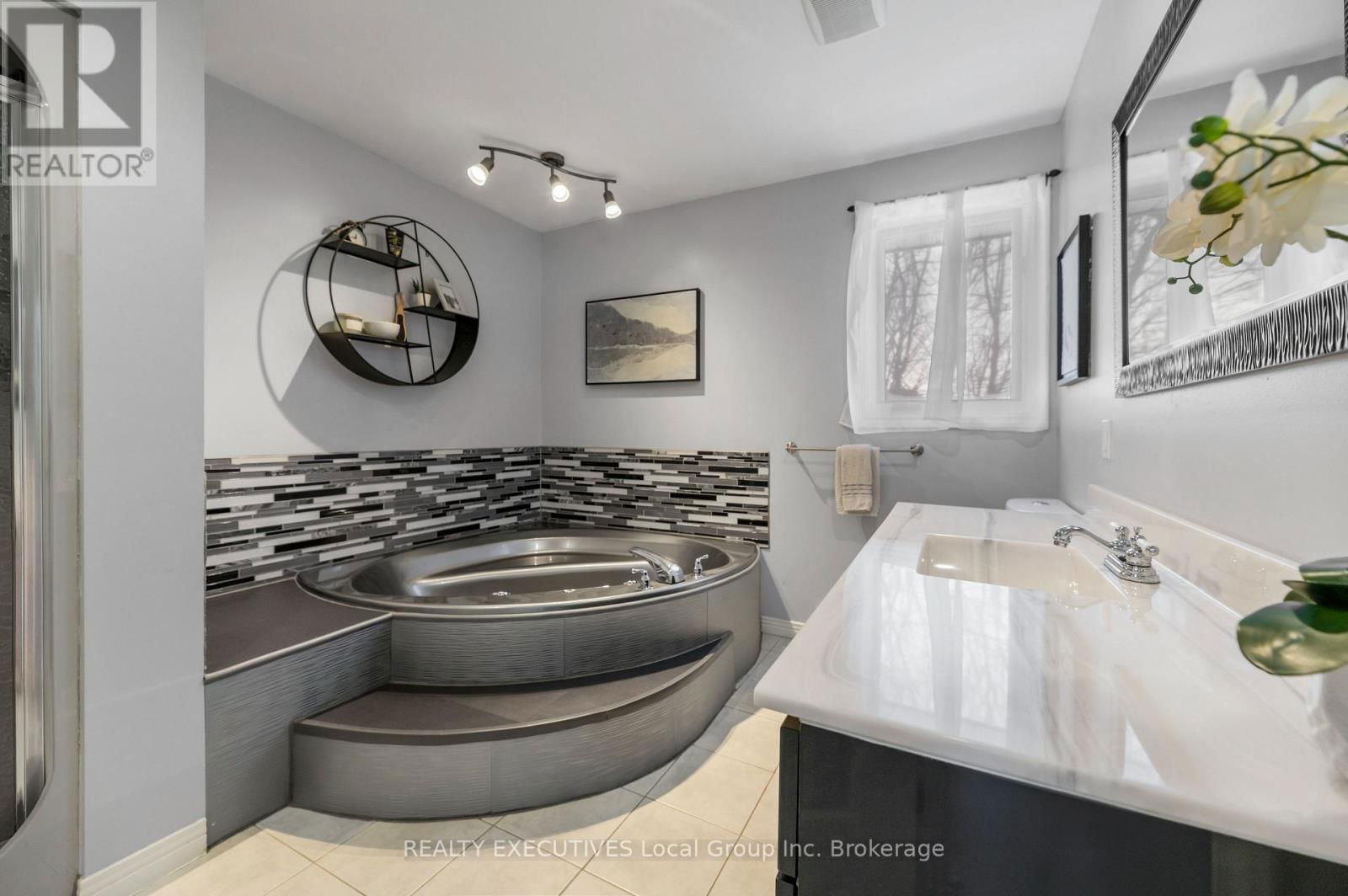 31 ROBINHOOD COURT Image 25