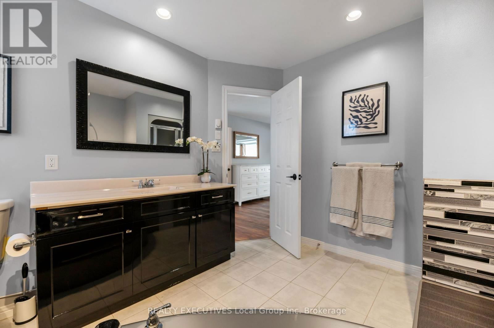31 ROBINHOOD COURT Image 26