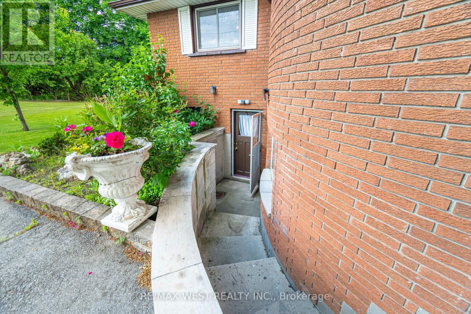 500 MOUNT ALBION ROAD Image 32