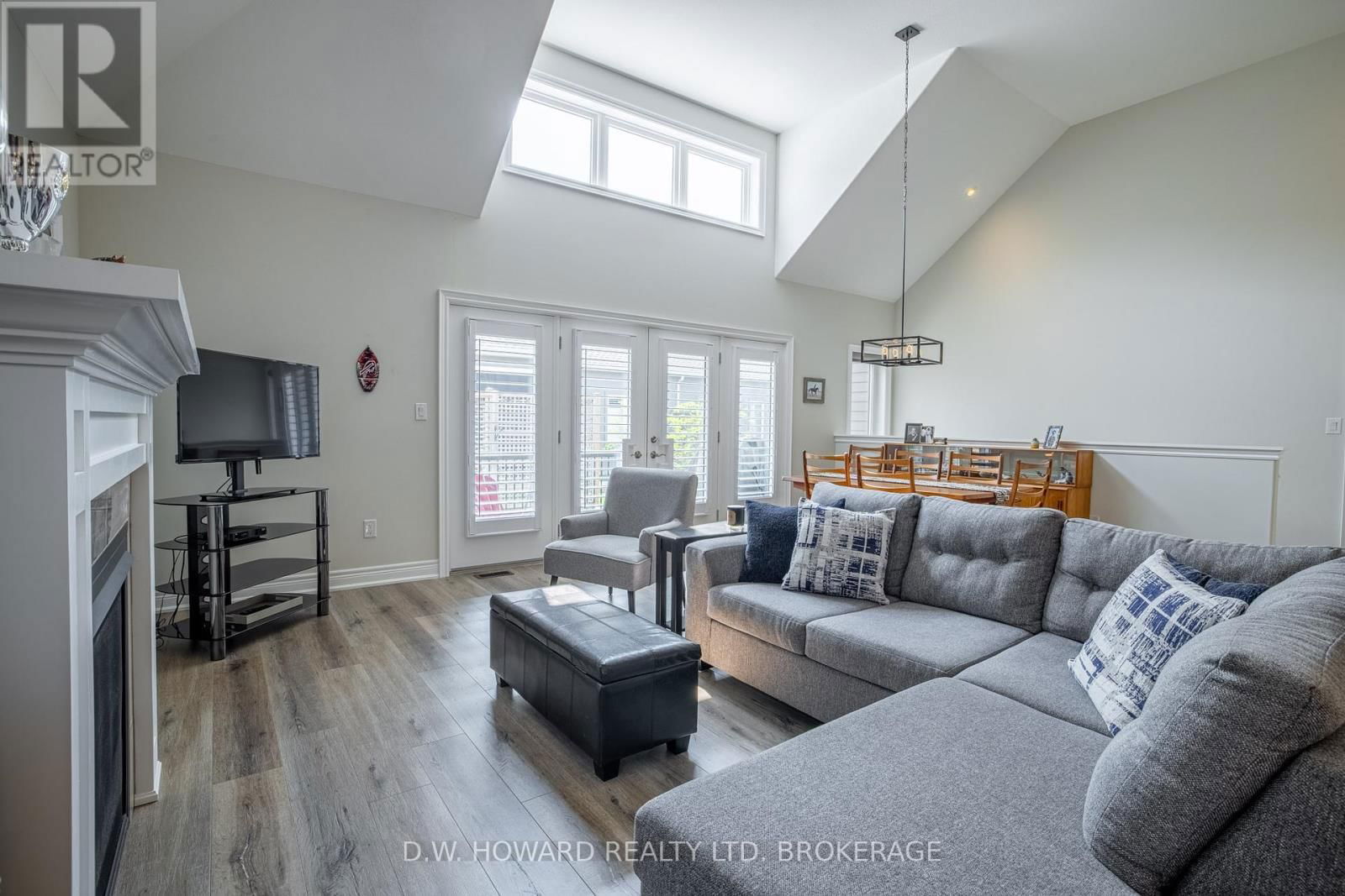 8 SASSAFRAS ROW Image 10