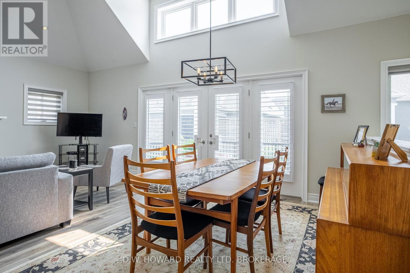 8 SASSAFRAS ROW Image 12