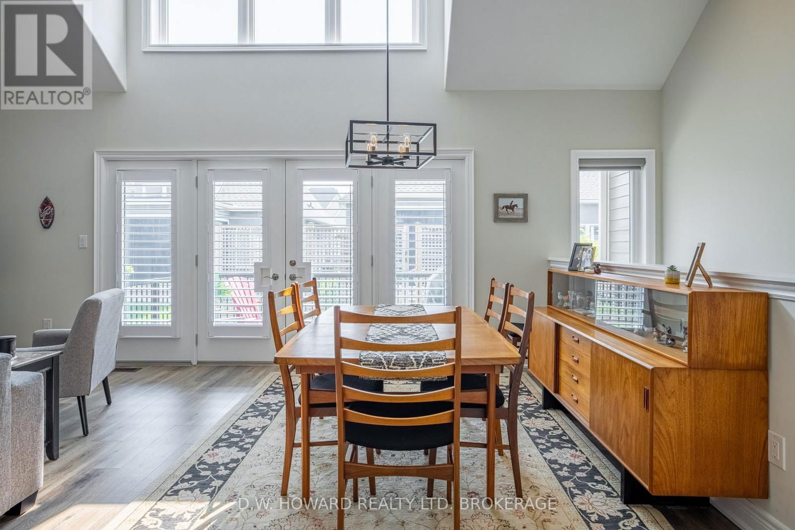 8 SASSAFRAS ROW Image 13