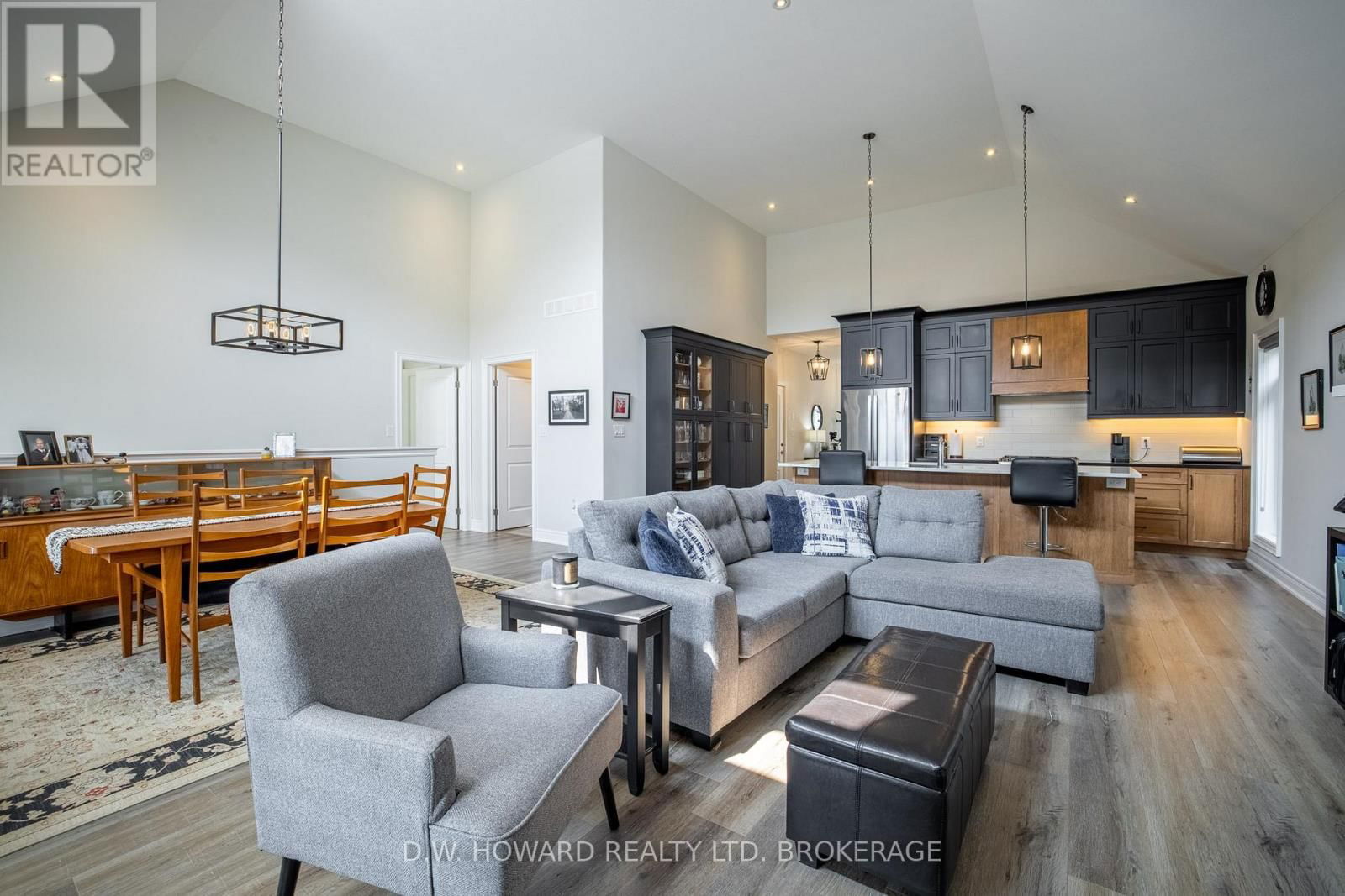 8 SASSAFRAS ROW Image 14