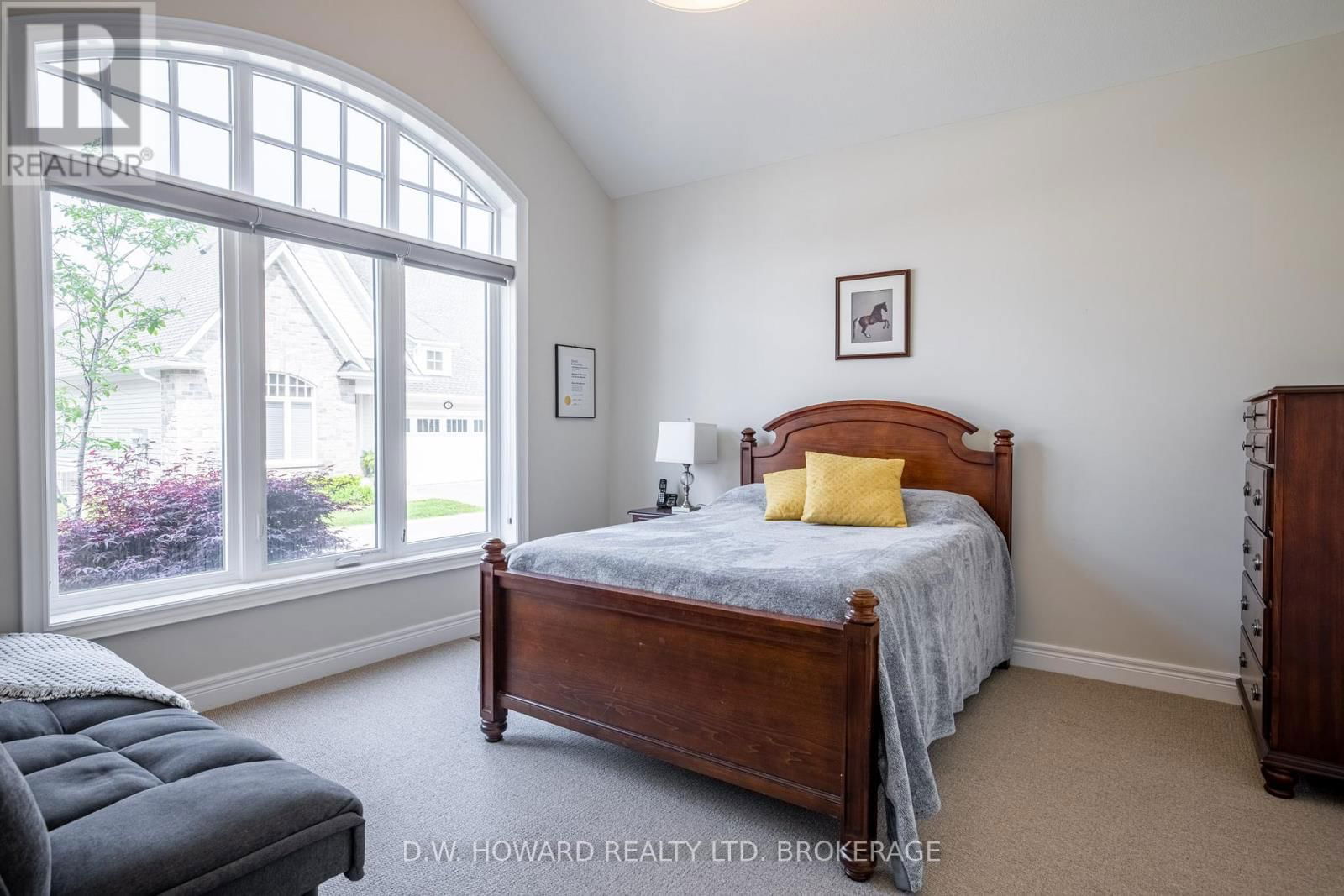 8 SASSAFRAS ROW Image 18