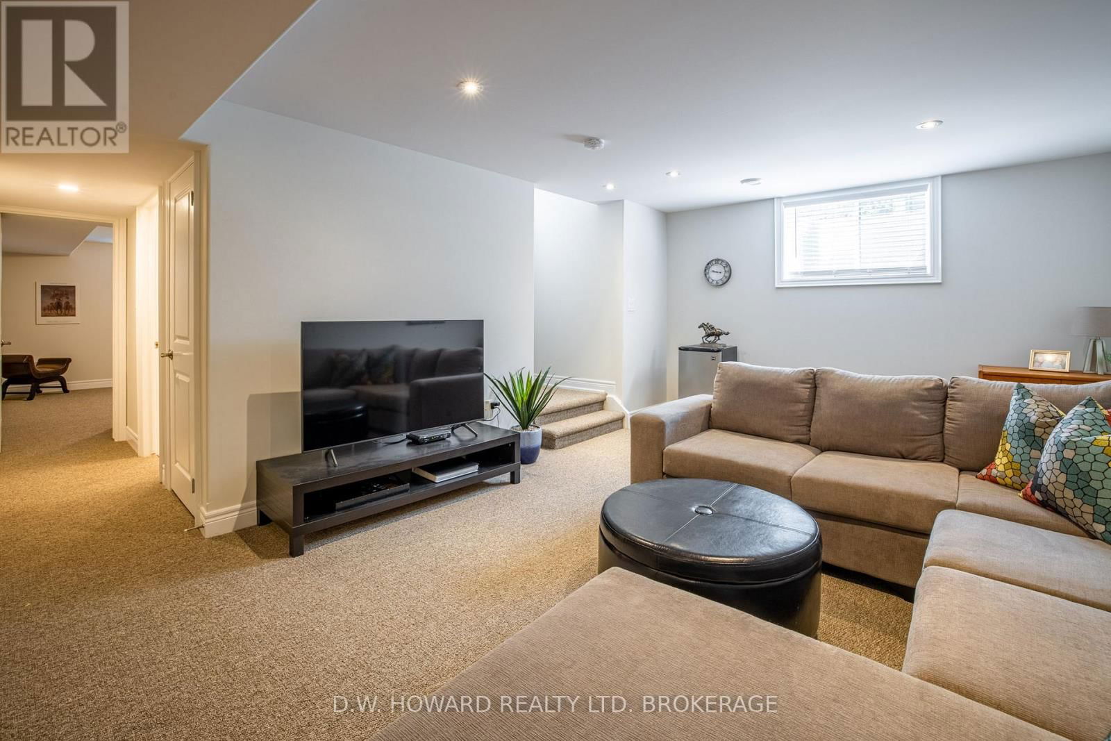 8 SASSAFRAS ROW Image 22