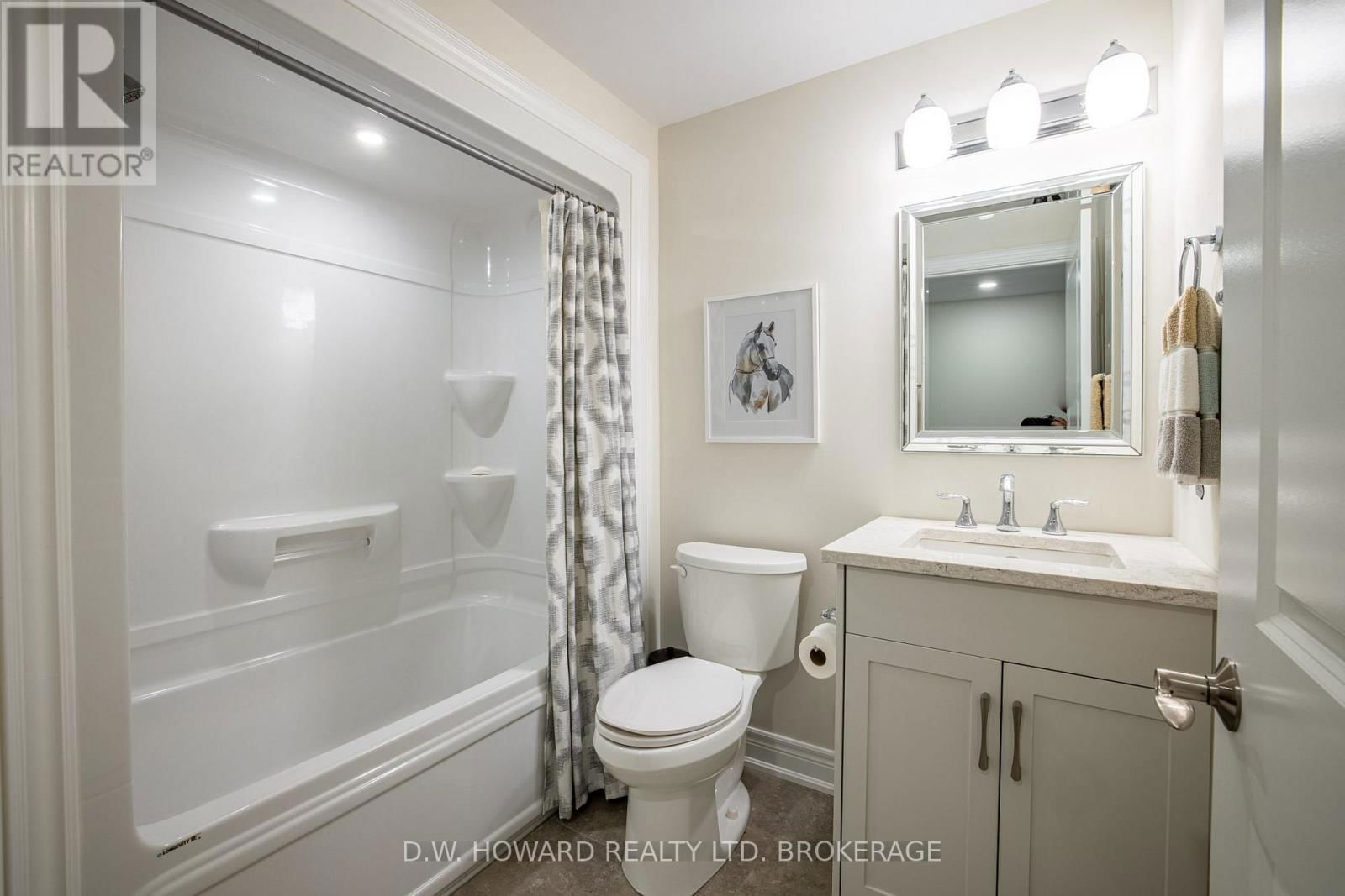 8 SASSAFRAS ROW Image 24