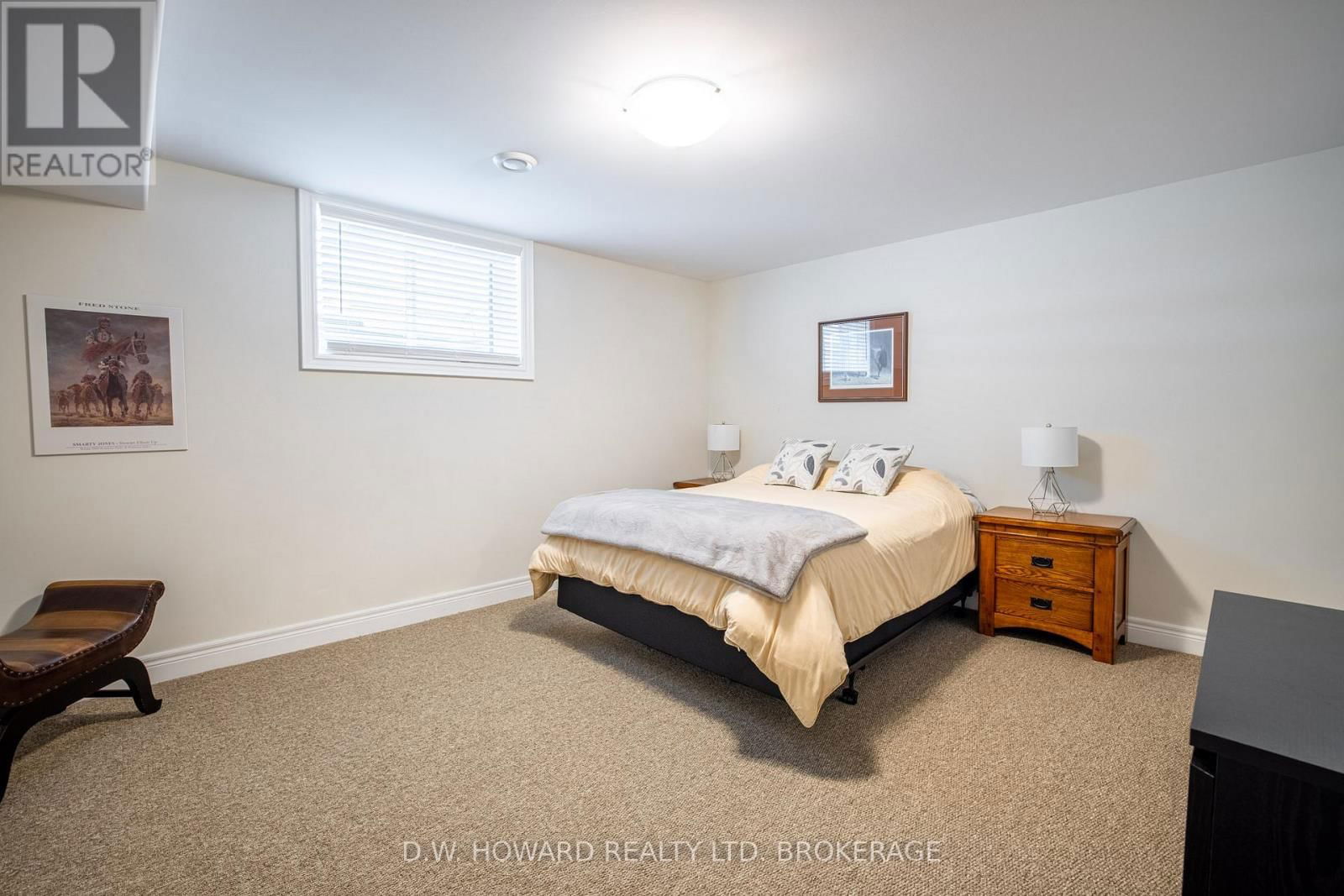 8 SASSAFRAS ROW Image 25