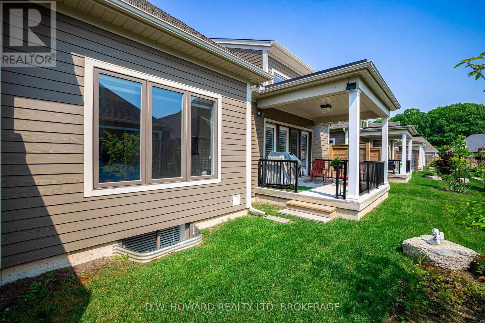 8 SASSAFRAS ROW Image 28