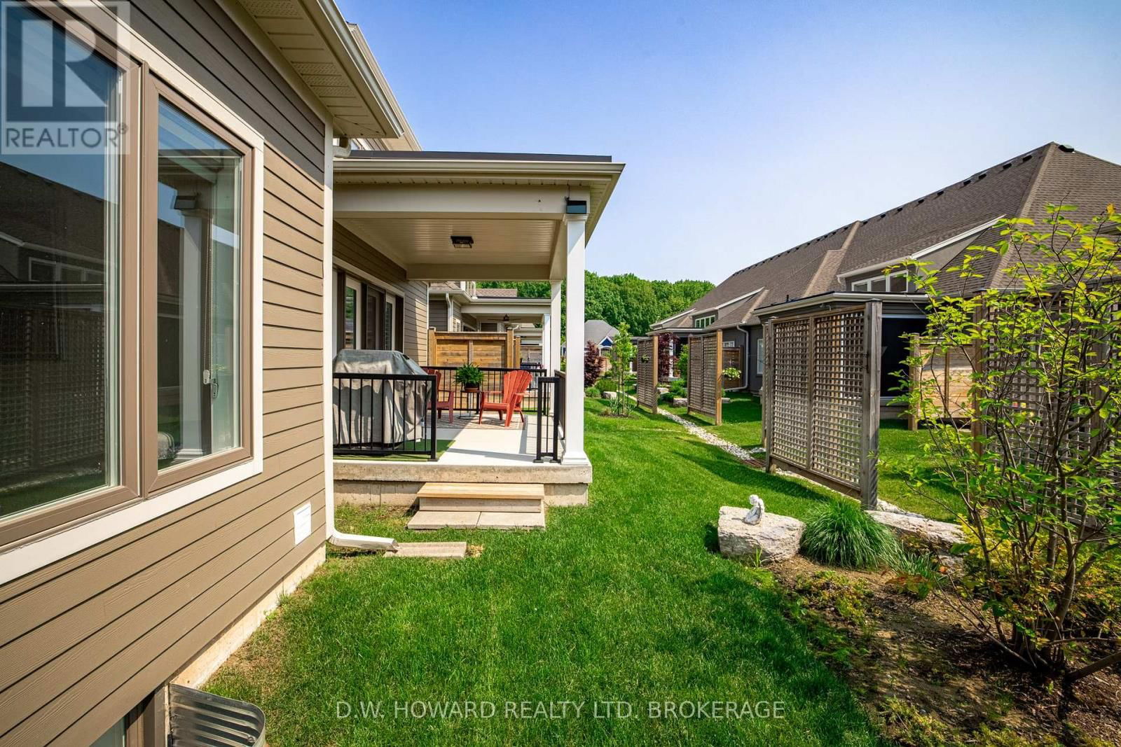 8 SASSAFRAS ROW Image 29