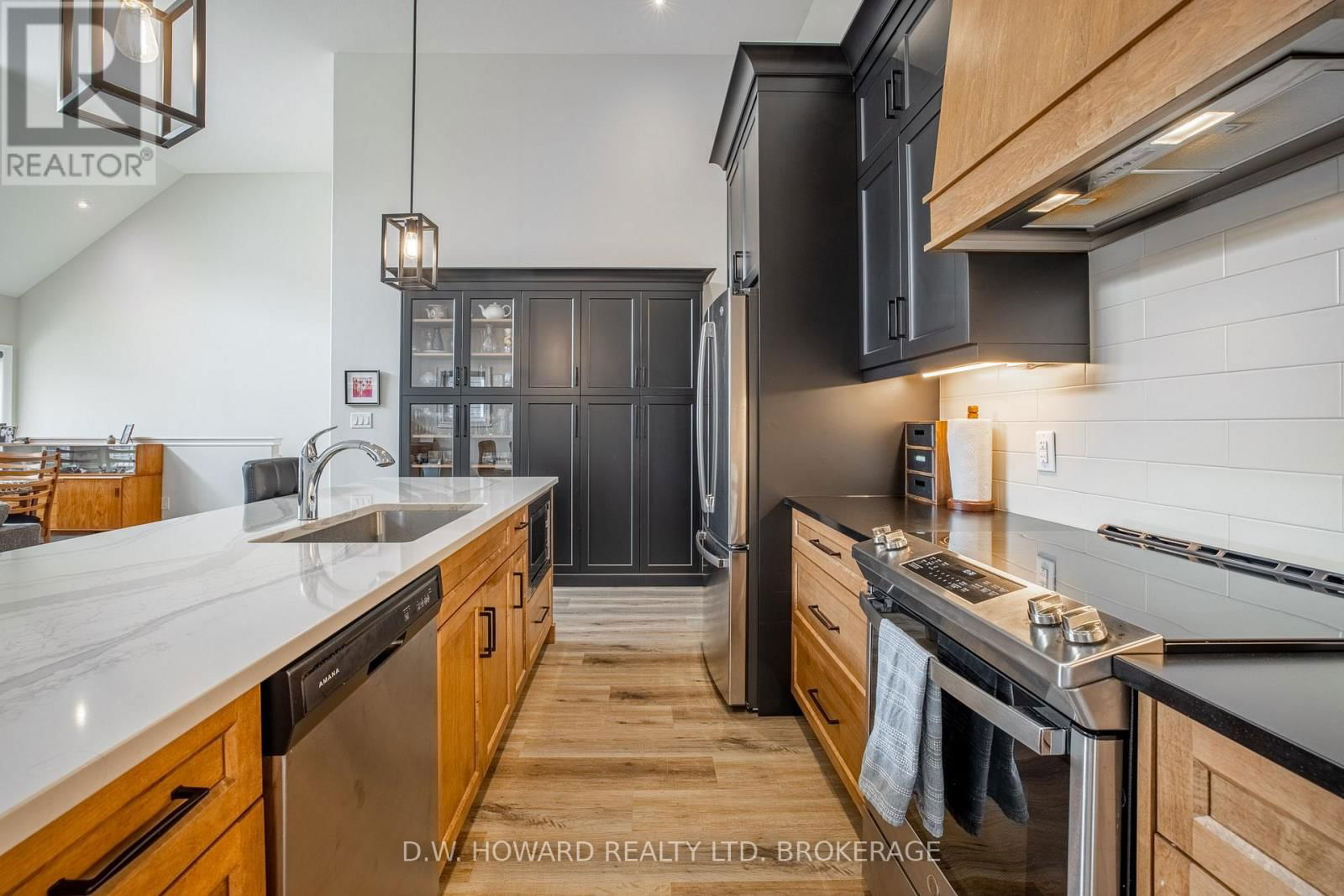 8 SASSAFRAS ROW Image 9