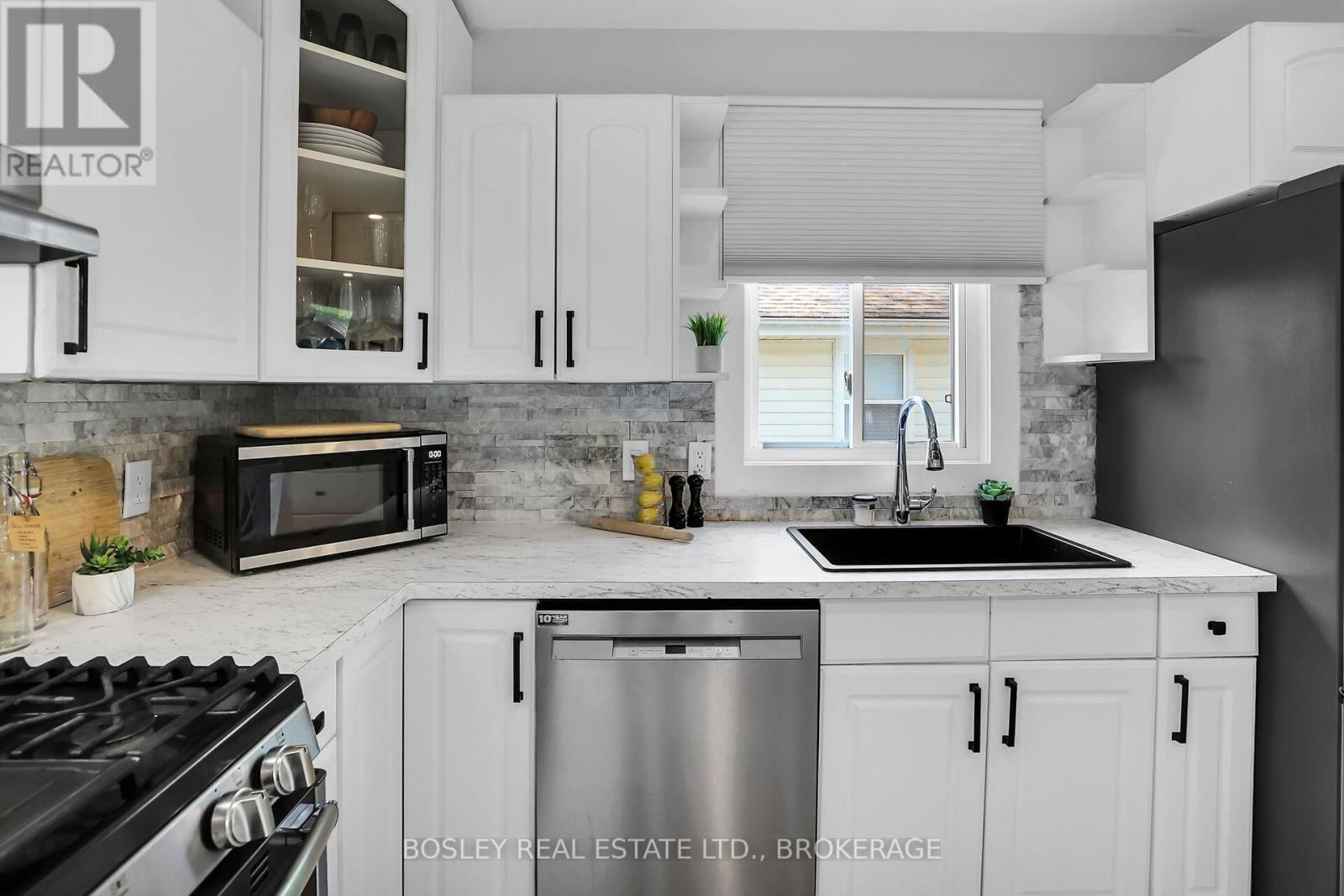 380 LAKEWOOD AVENUE Image 18